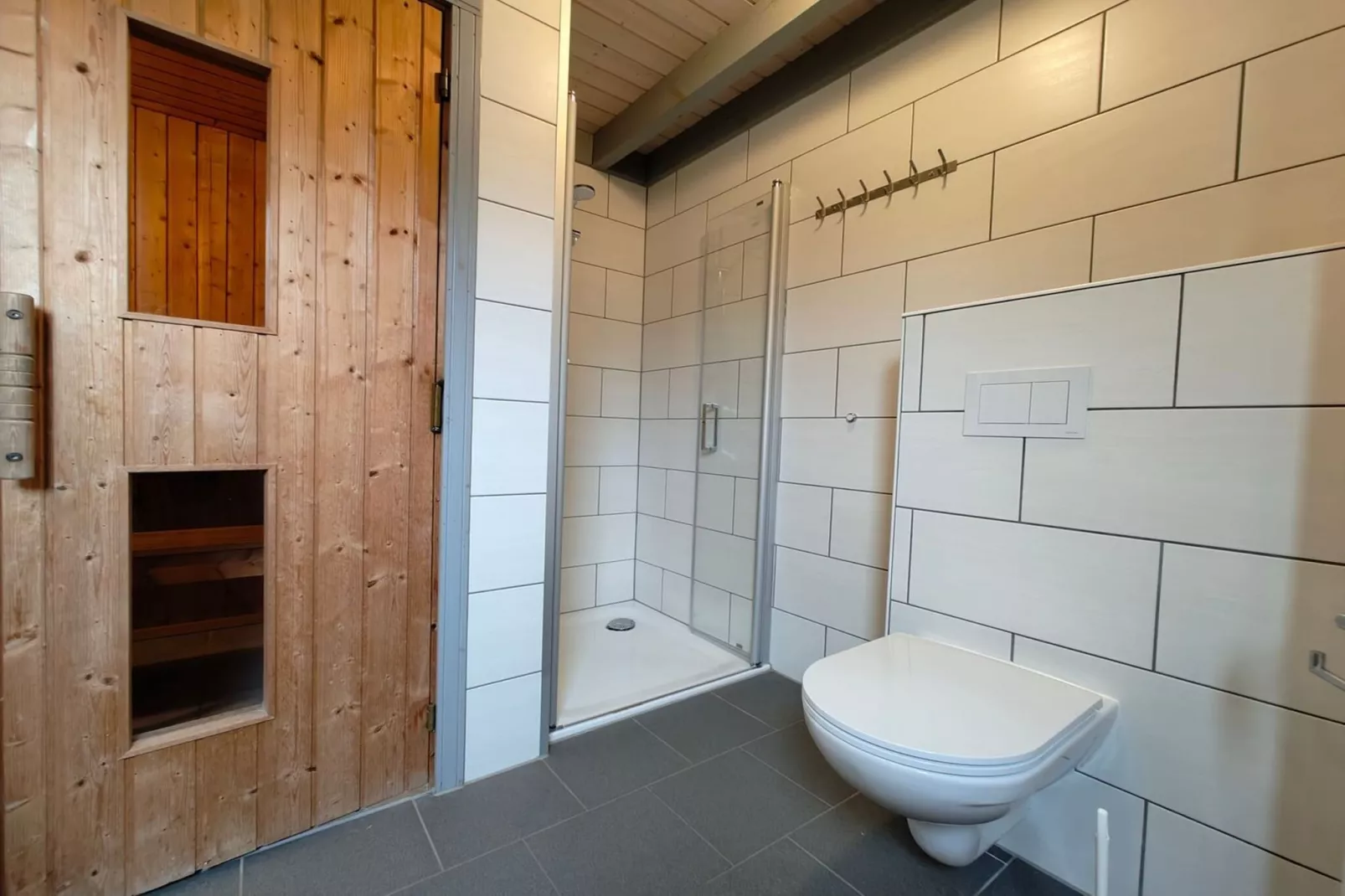 FH Wildgans Comfort mit Sauna & Kaminofen 81 qm 131-Badkamer