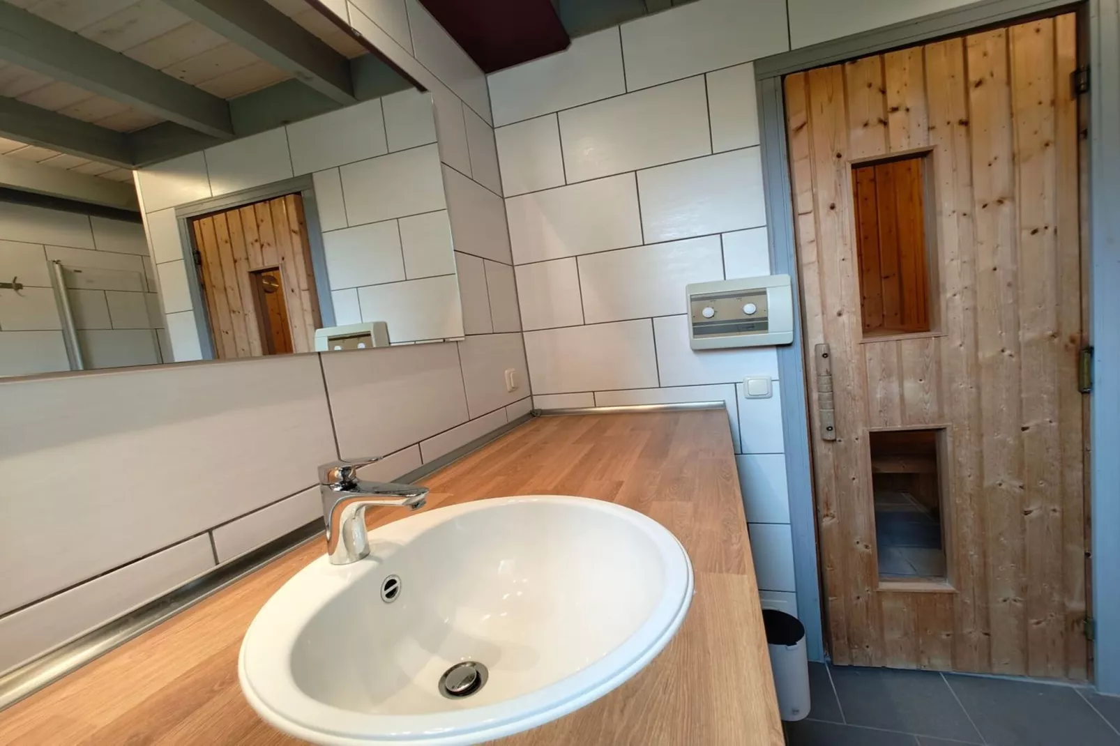 FH Wildgans Comfort mit Sauna & Kaminofen 81 qm 131-Badkamer