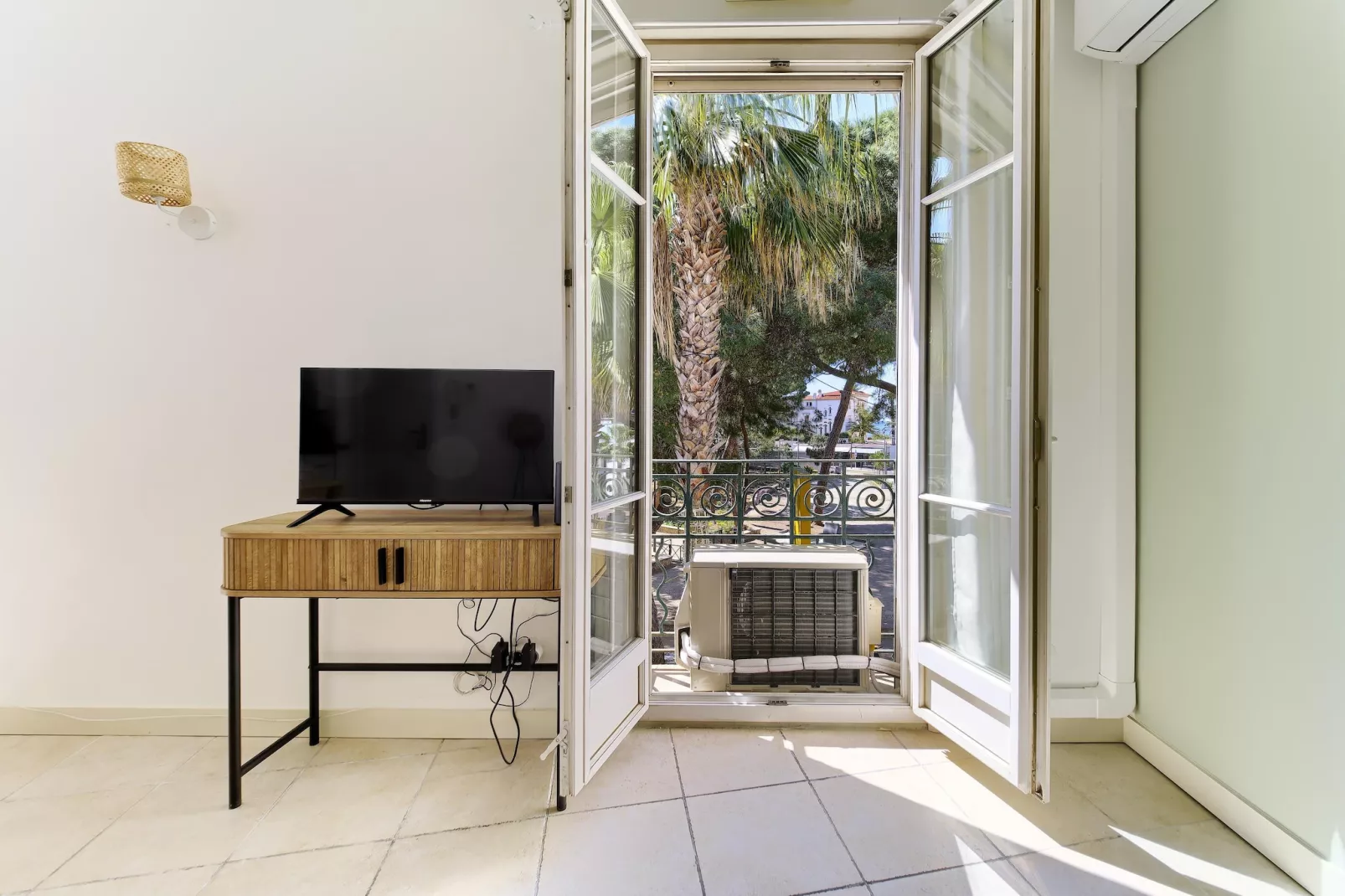 Appartement en bord de mer – Plage de la Salis-Woonkamer