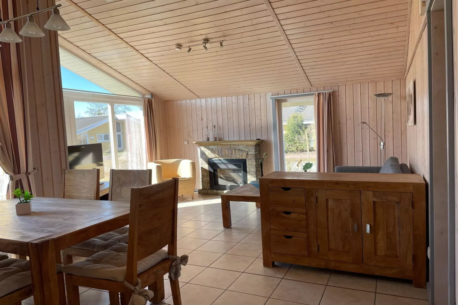 Ferienhaus Seeschwalbe-69a-Eetkamer