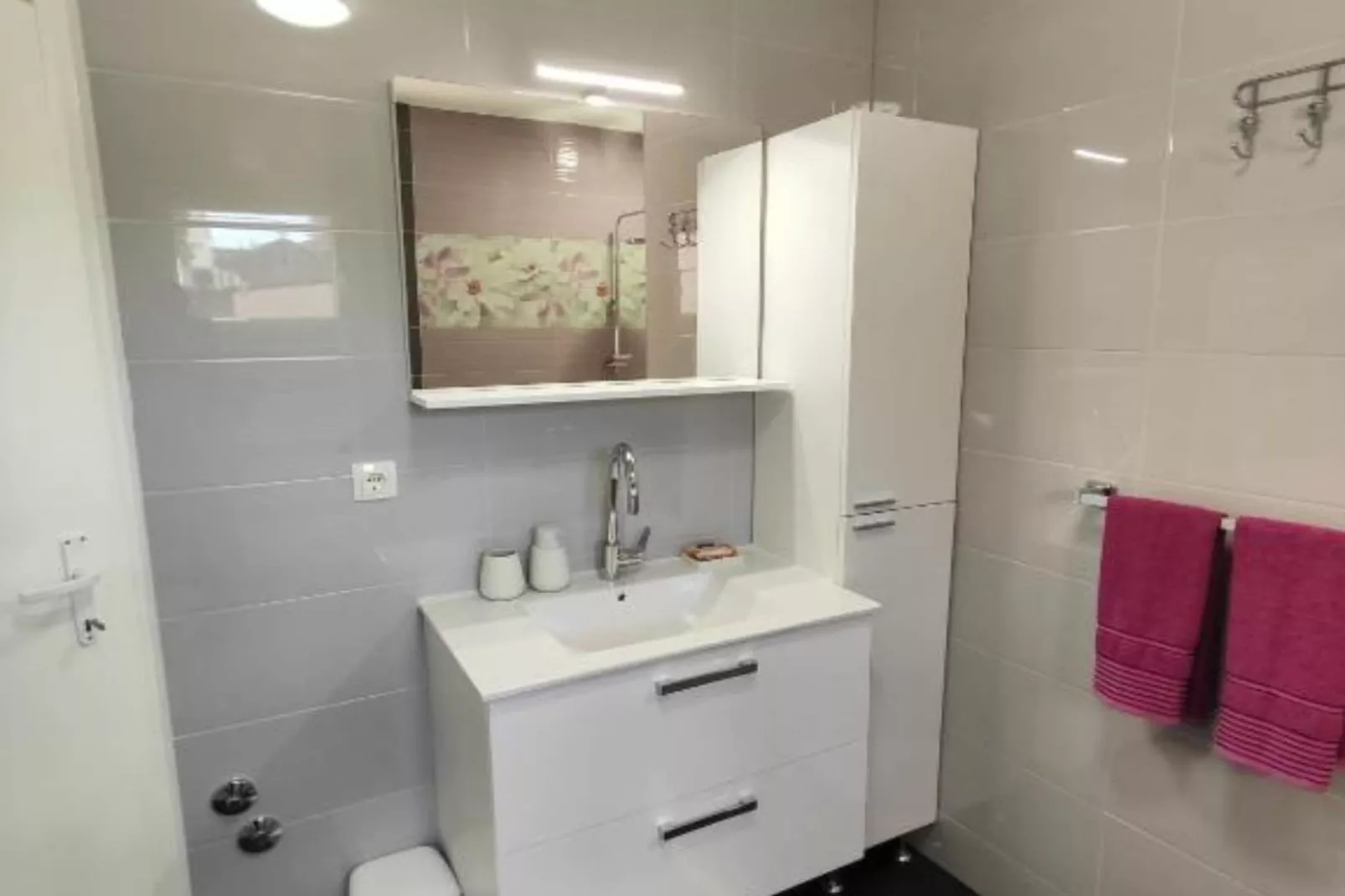 Holiday House Emma - Two Bedroom Holiday Home With Terrace-Badkamer