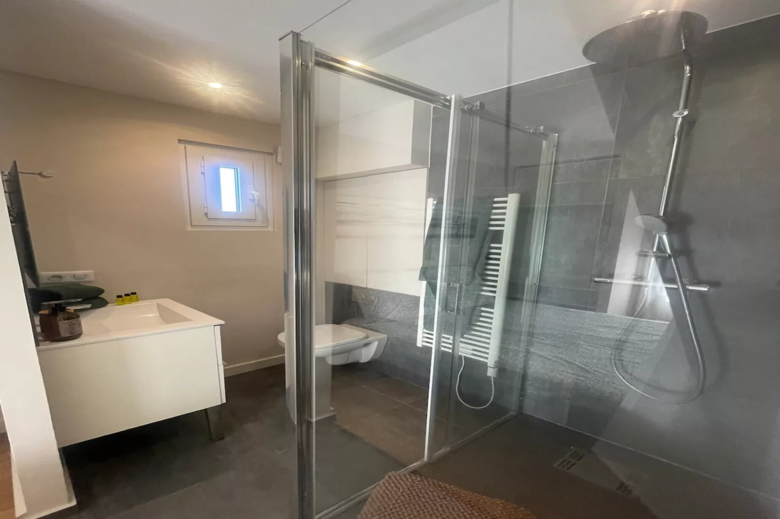 Appartement Garoupe-Badkamer