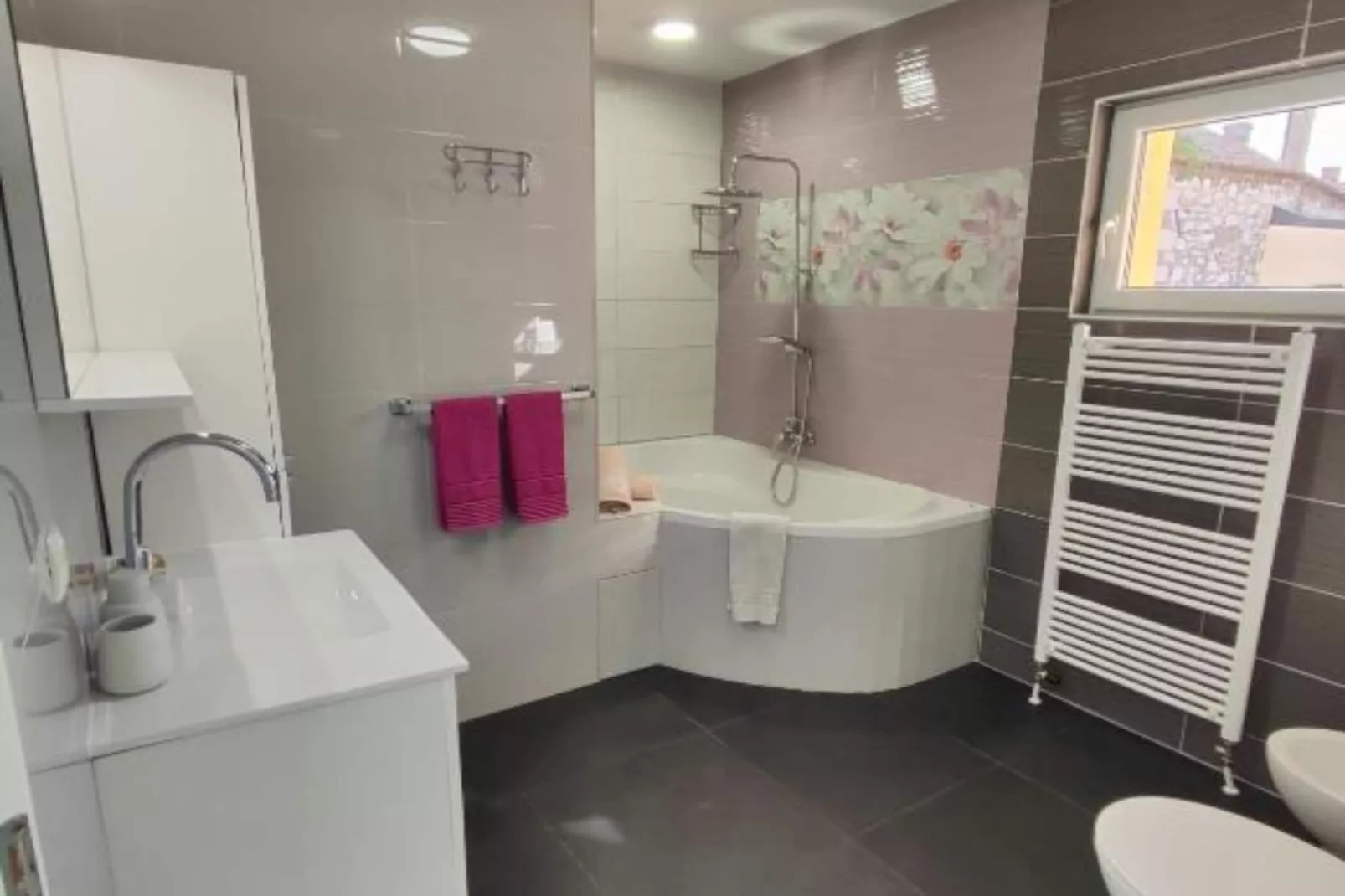 Holiday House Emma - Two Bedroom Holiday Home With Terrace-Badkamer