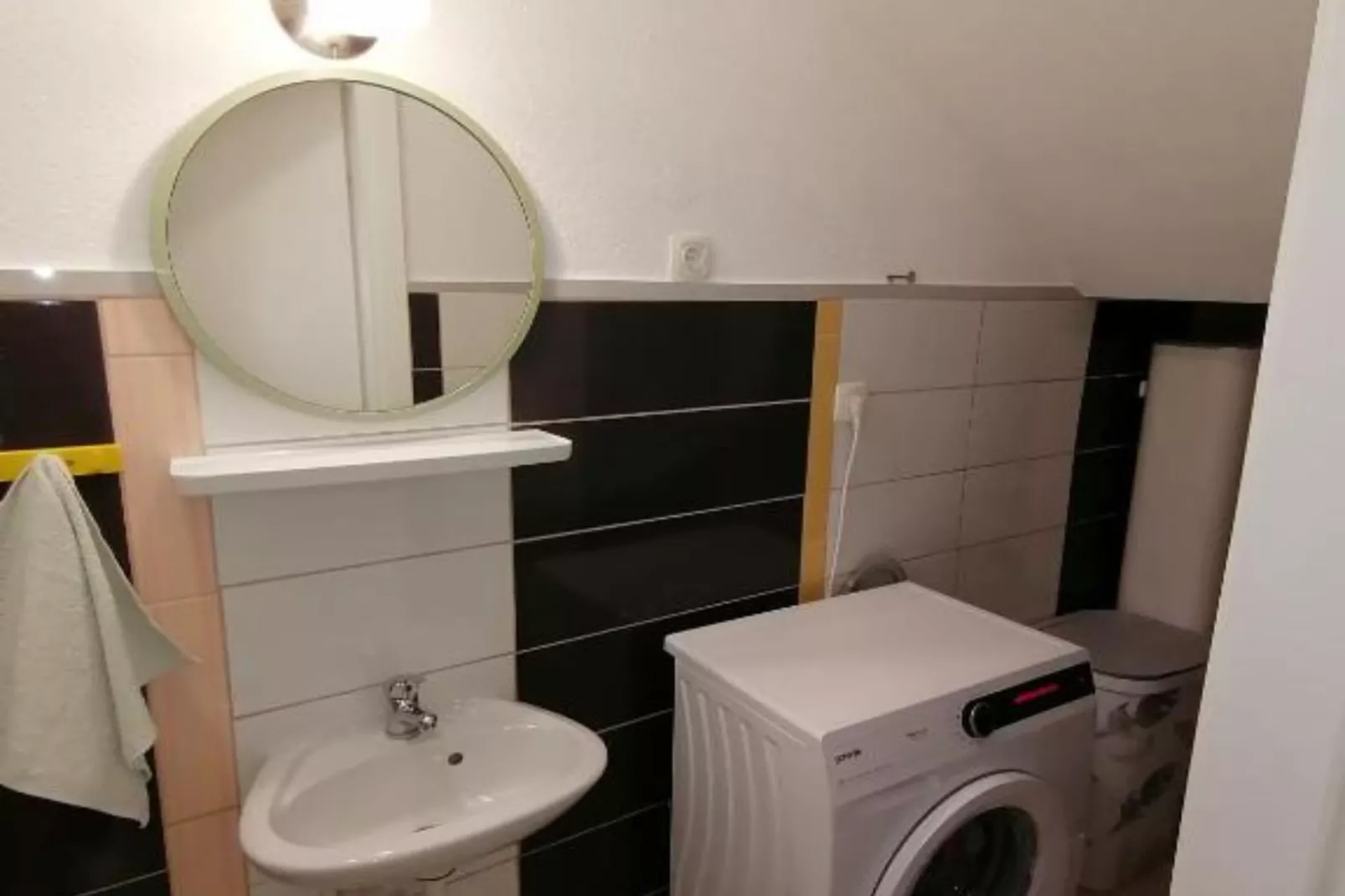 Holiday House Emma - Two Bedroom Holiday Home With Terrace-Badkamer