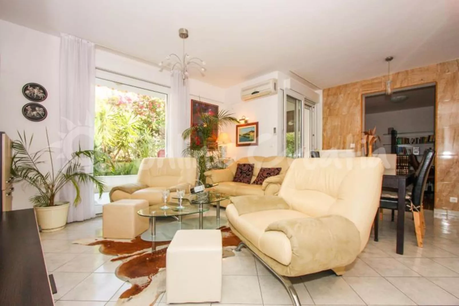 Delux two level garden apartment