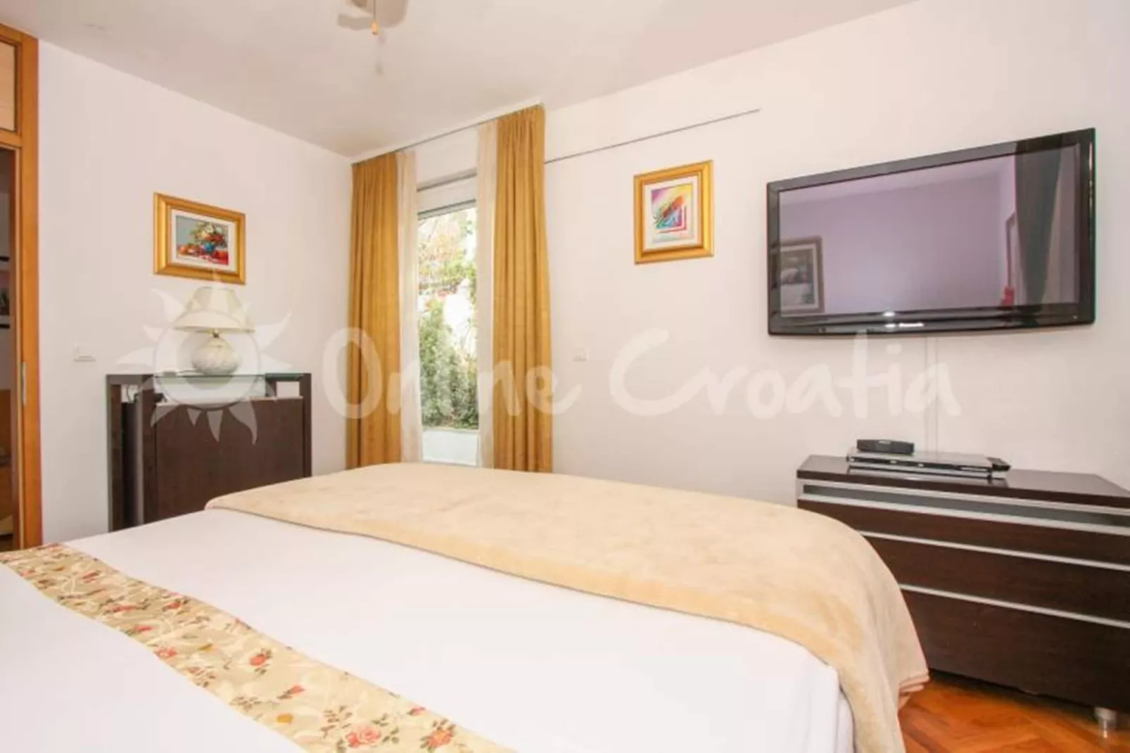 Delux two level garden apartment-Slaapkamer