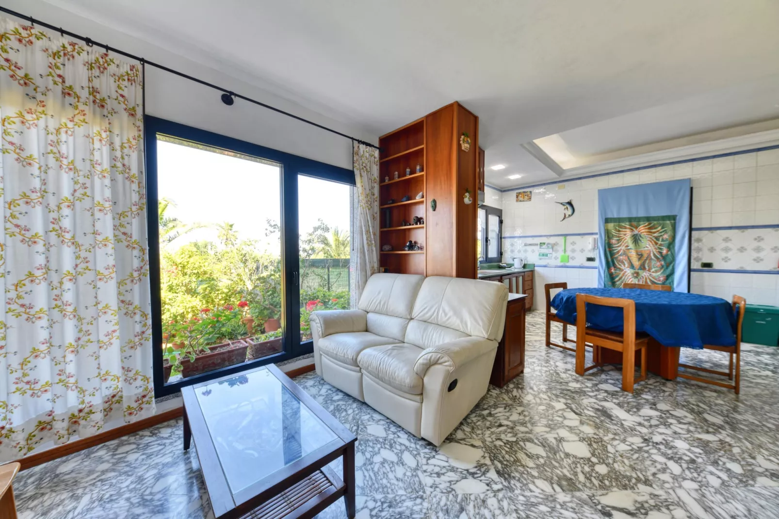 Villa Vella mit Privatpool-Woonkamer