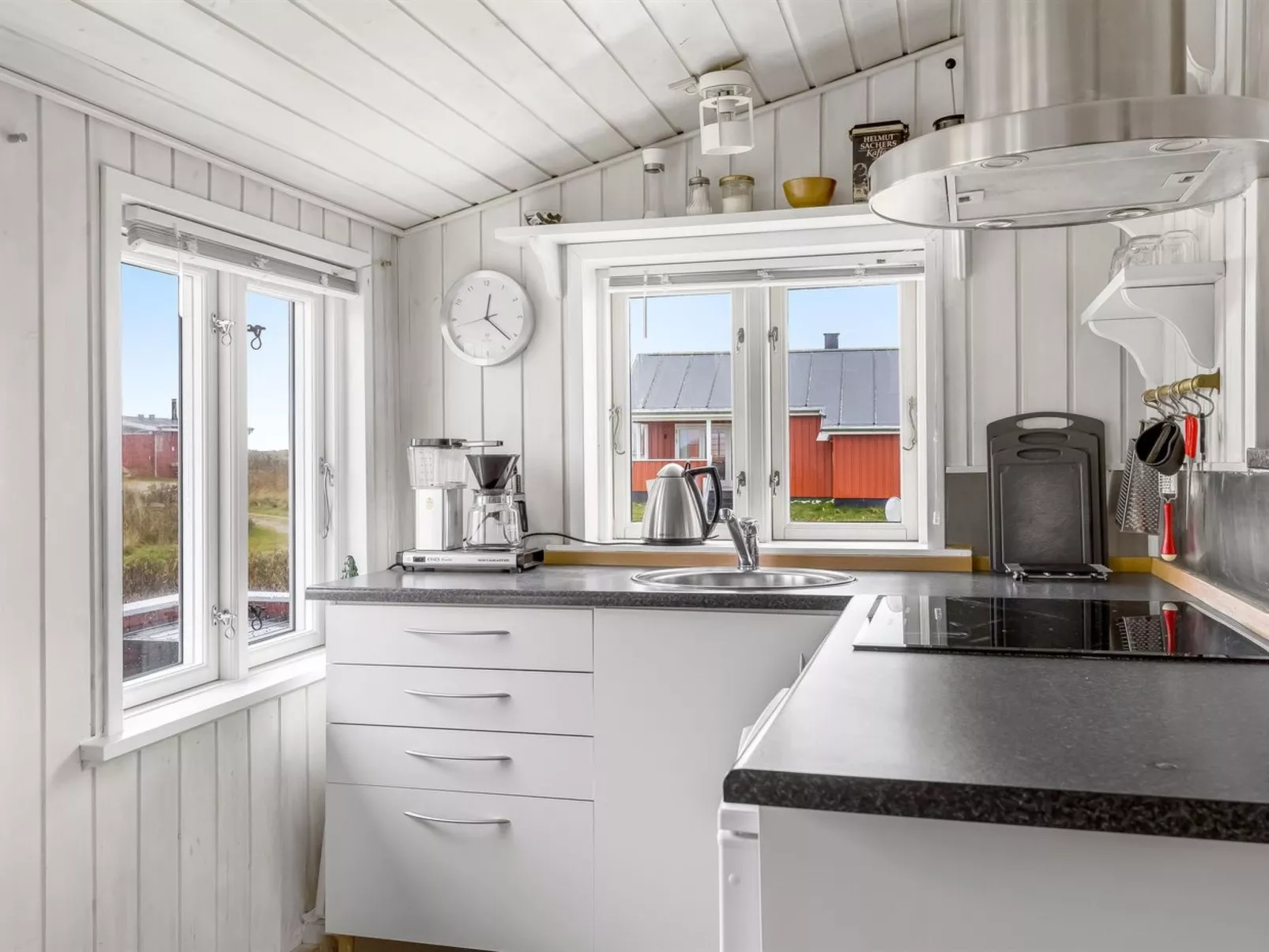 "Mortensen" - 350m from the sea-Binnen