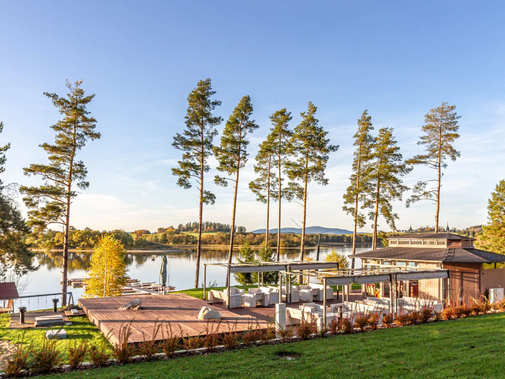 Lakeside Village 39-Buiten