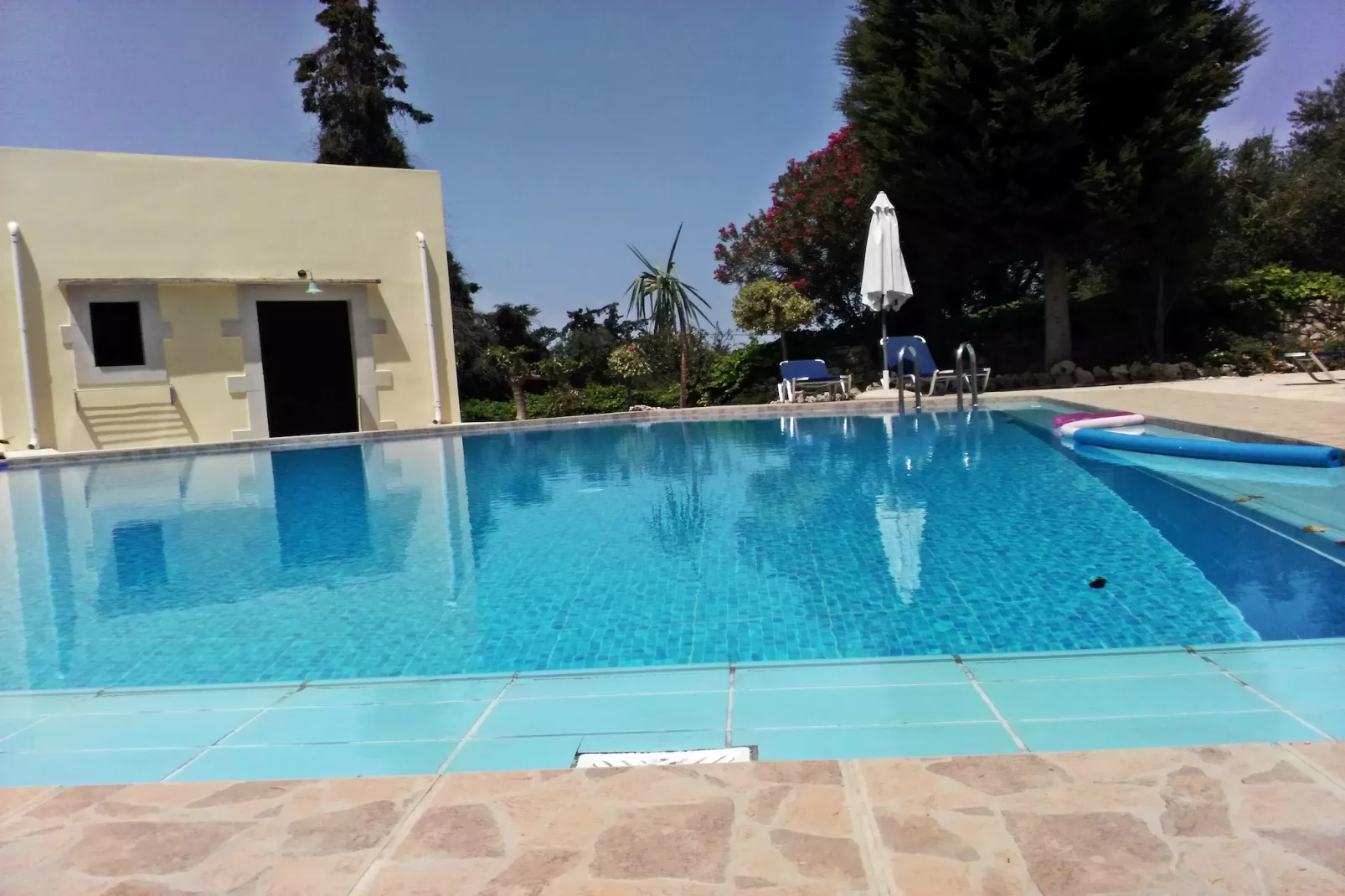 Heliopetra Studio-Zwembad