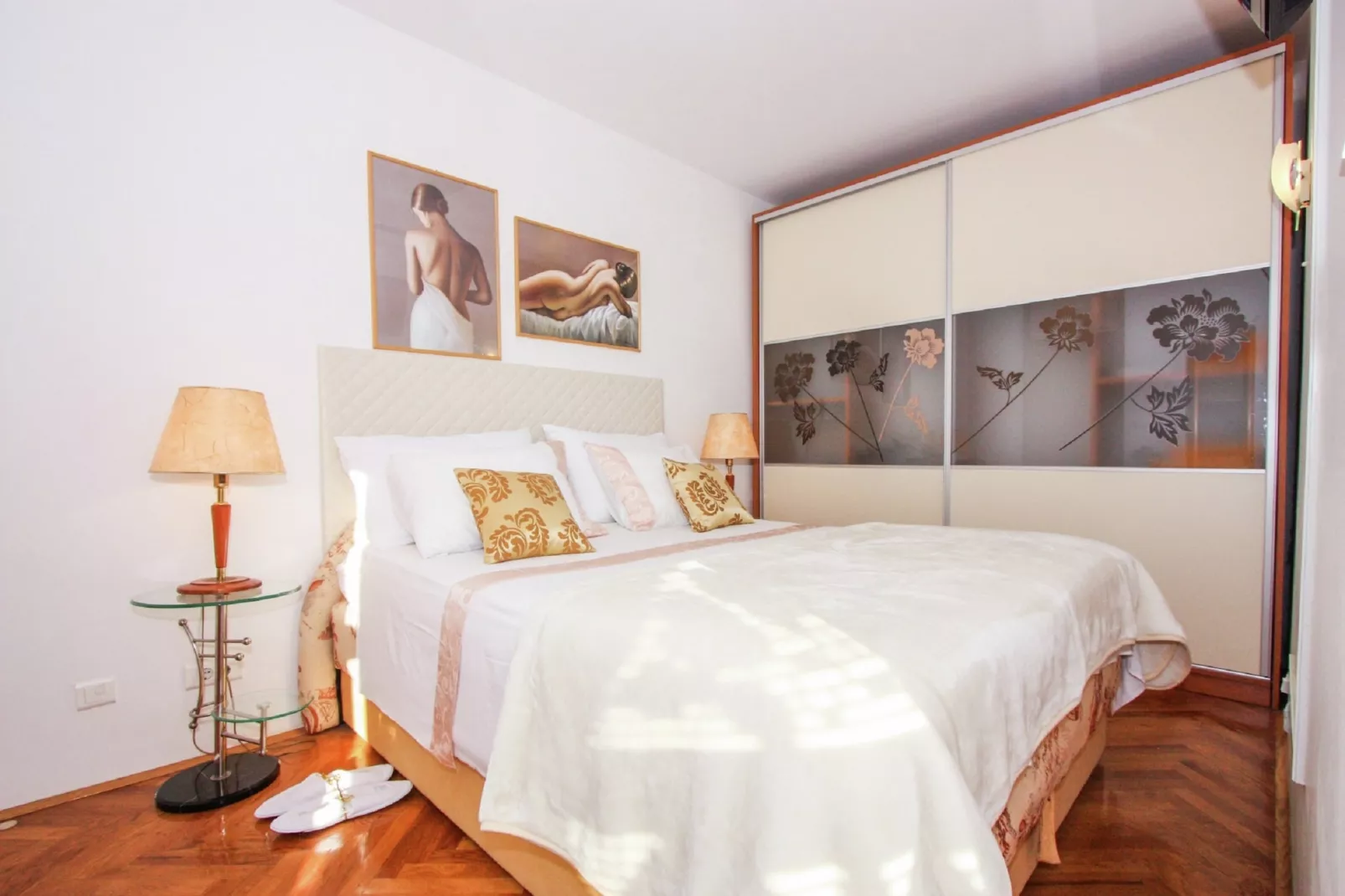 Delux two level garden apartment-Slaapkamer