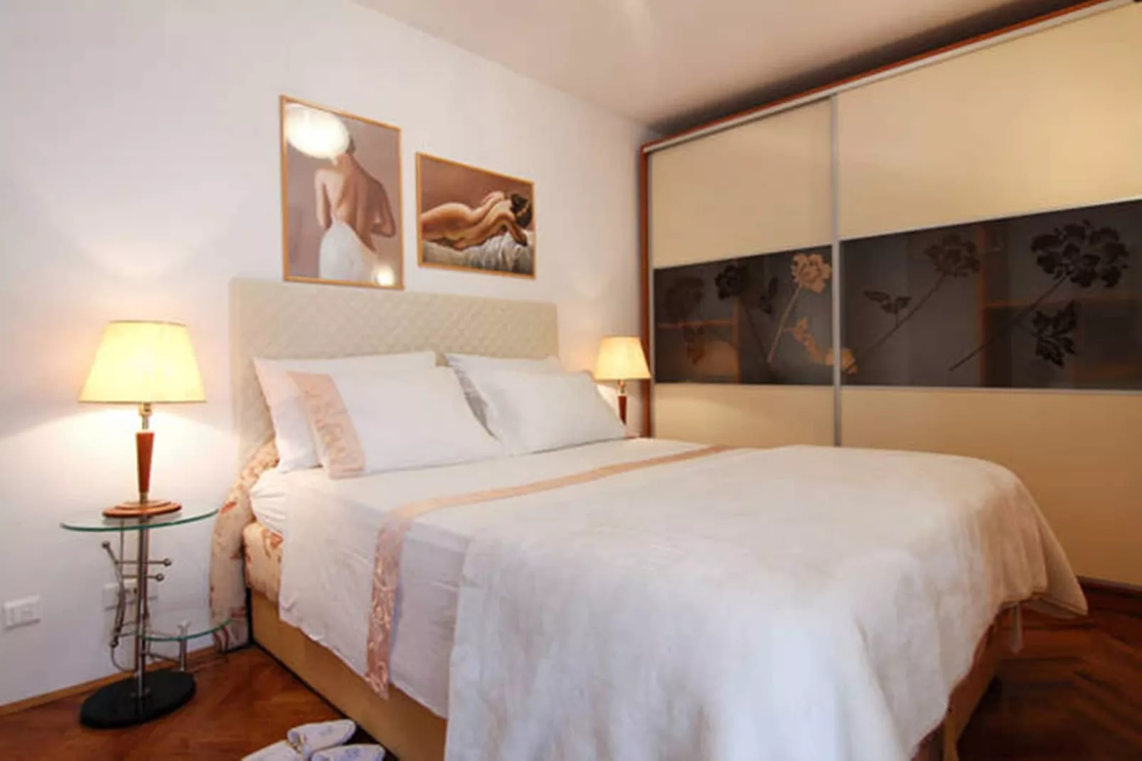 Delux two level garden apartment-Slaapkamer