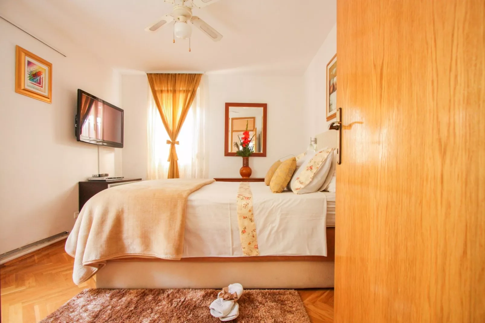 Delux two level garden apartment-Slaapkamer