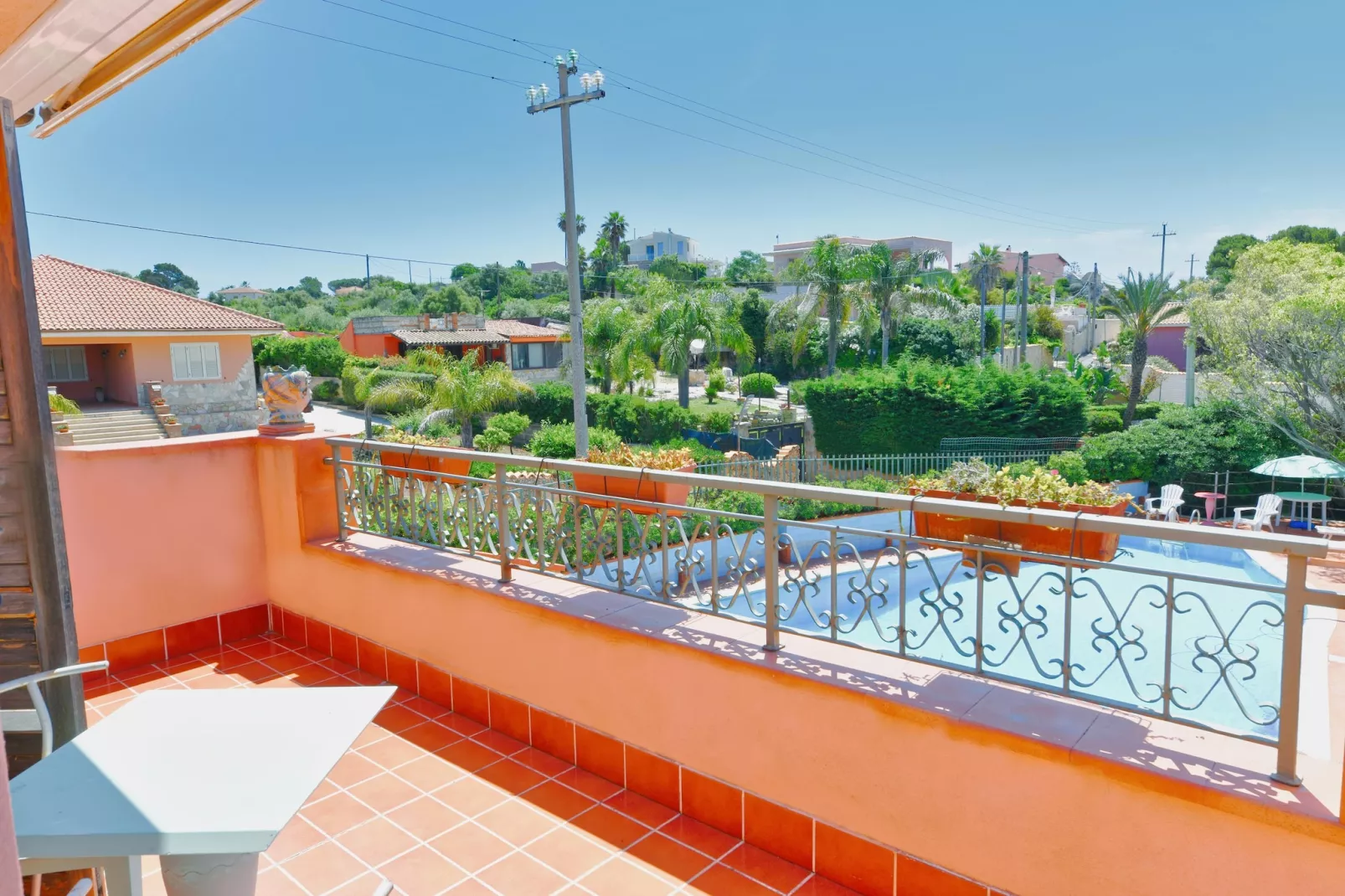 Villa Vella mit Privatpool-Terrasbalkon