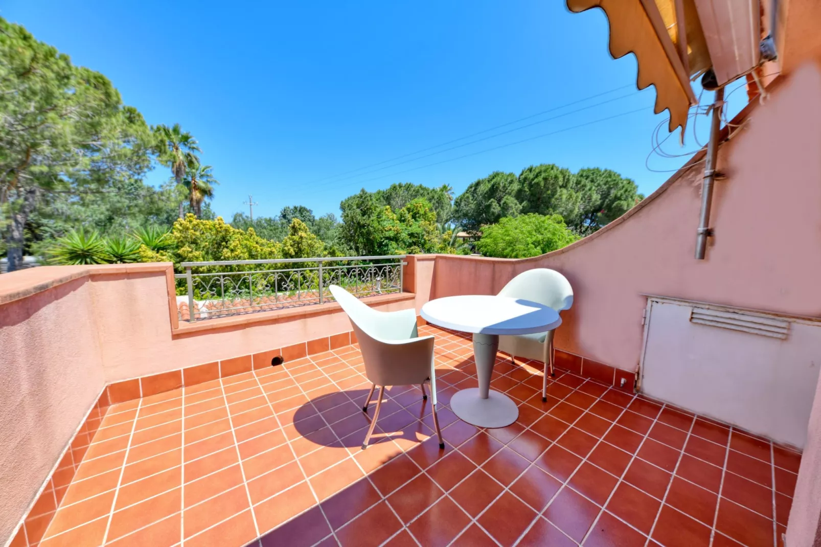 Villa Vella mit Privatpool-Terrasbalkon