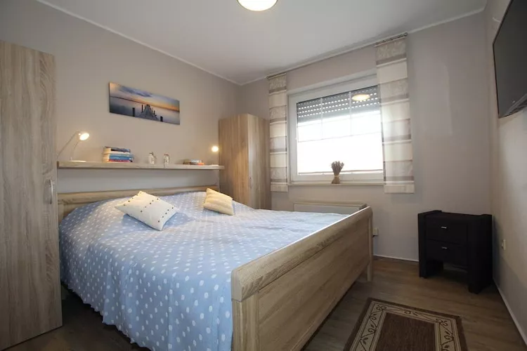 Ferienwohnung mit Sonnenterrasse in Dornumersiel-Slaapkamer