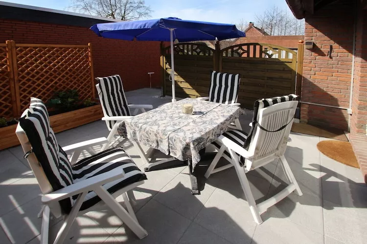 Ferienwohnung mit Sonnenterrasse in Dornumersiel-Terrasbalkon