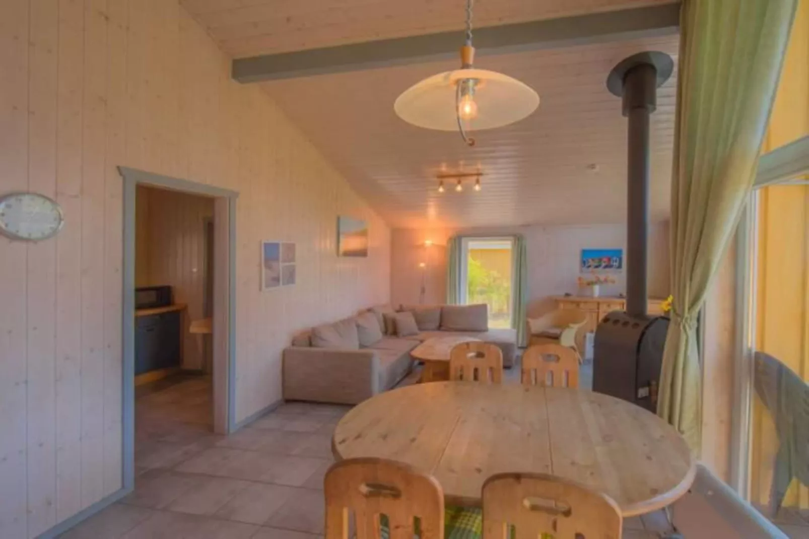 FH Seeschwalbe 222-Eetkamer