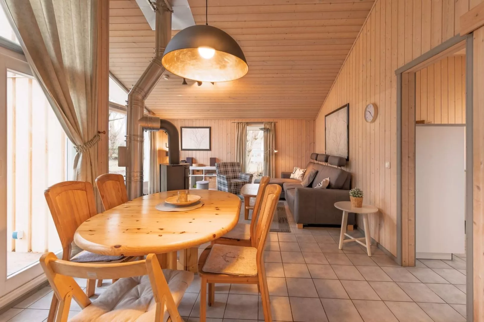 FH Seeschwalbe 241-Eetkamer