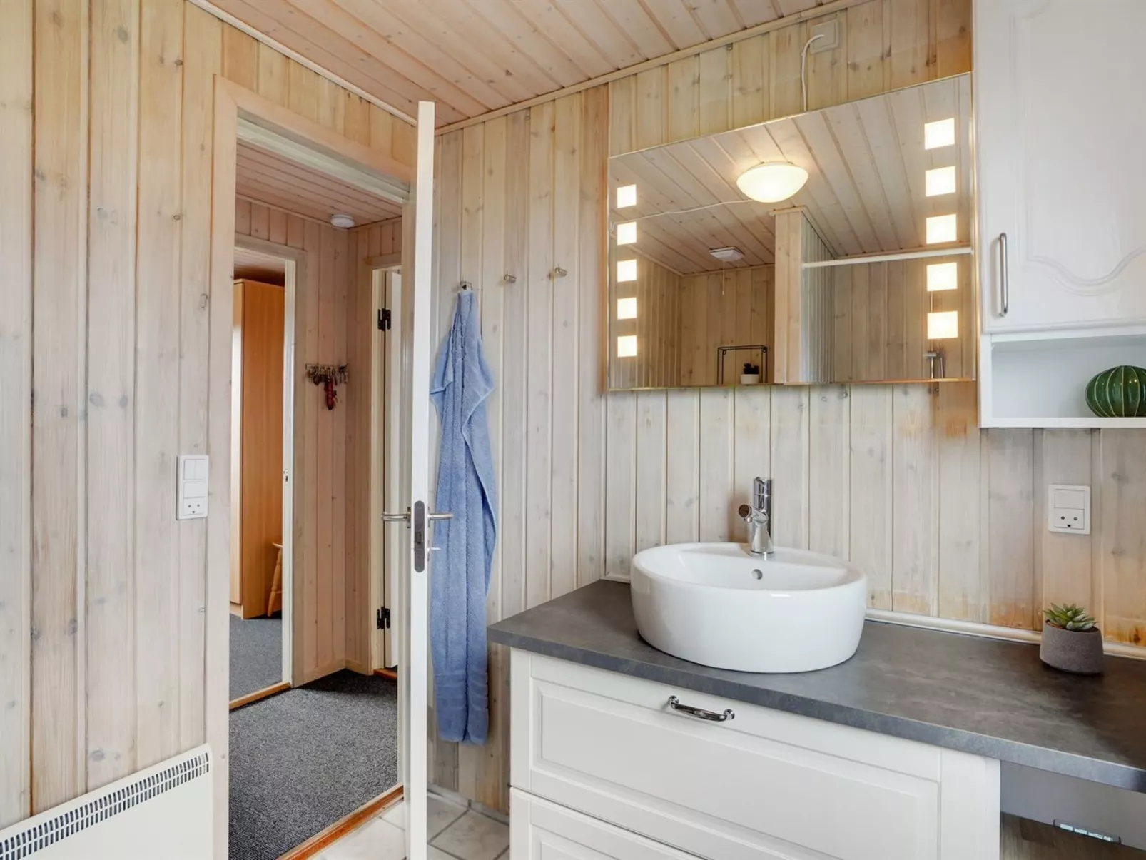 "Asmir" - 1.1km from the sea-Binnen