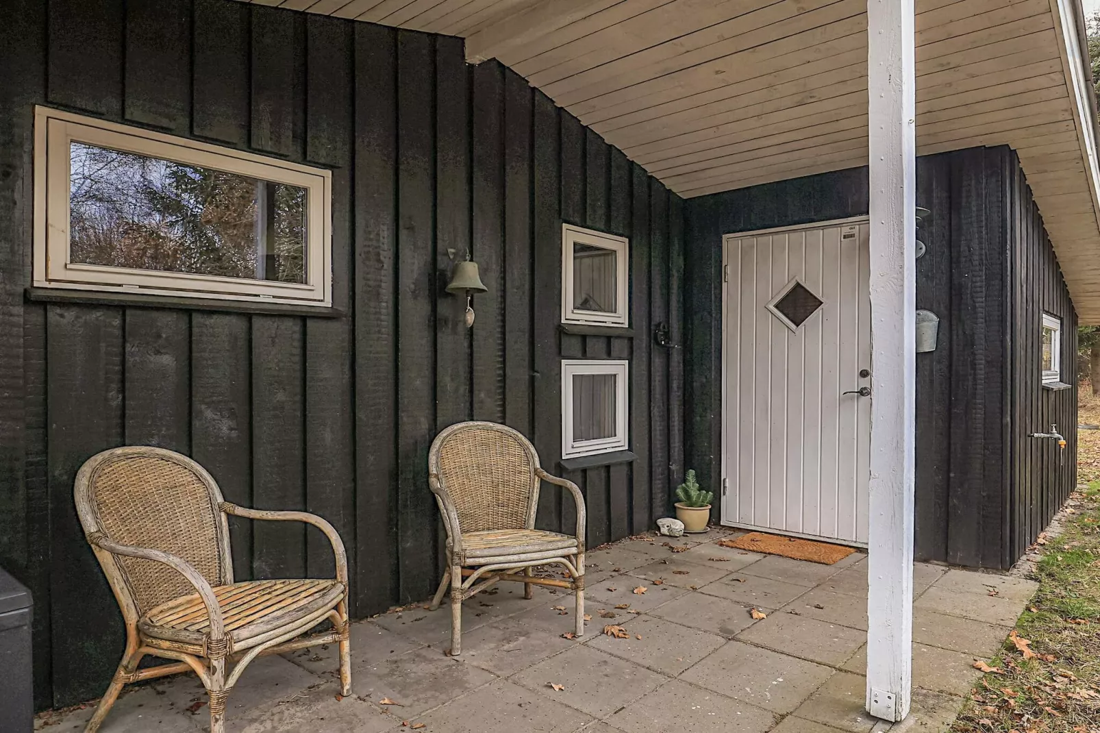 Kusthut met hottub-Niet-getagd