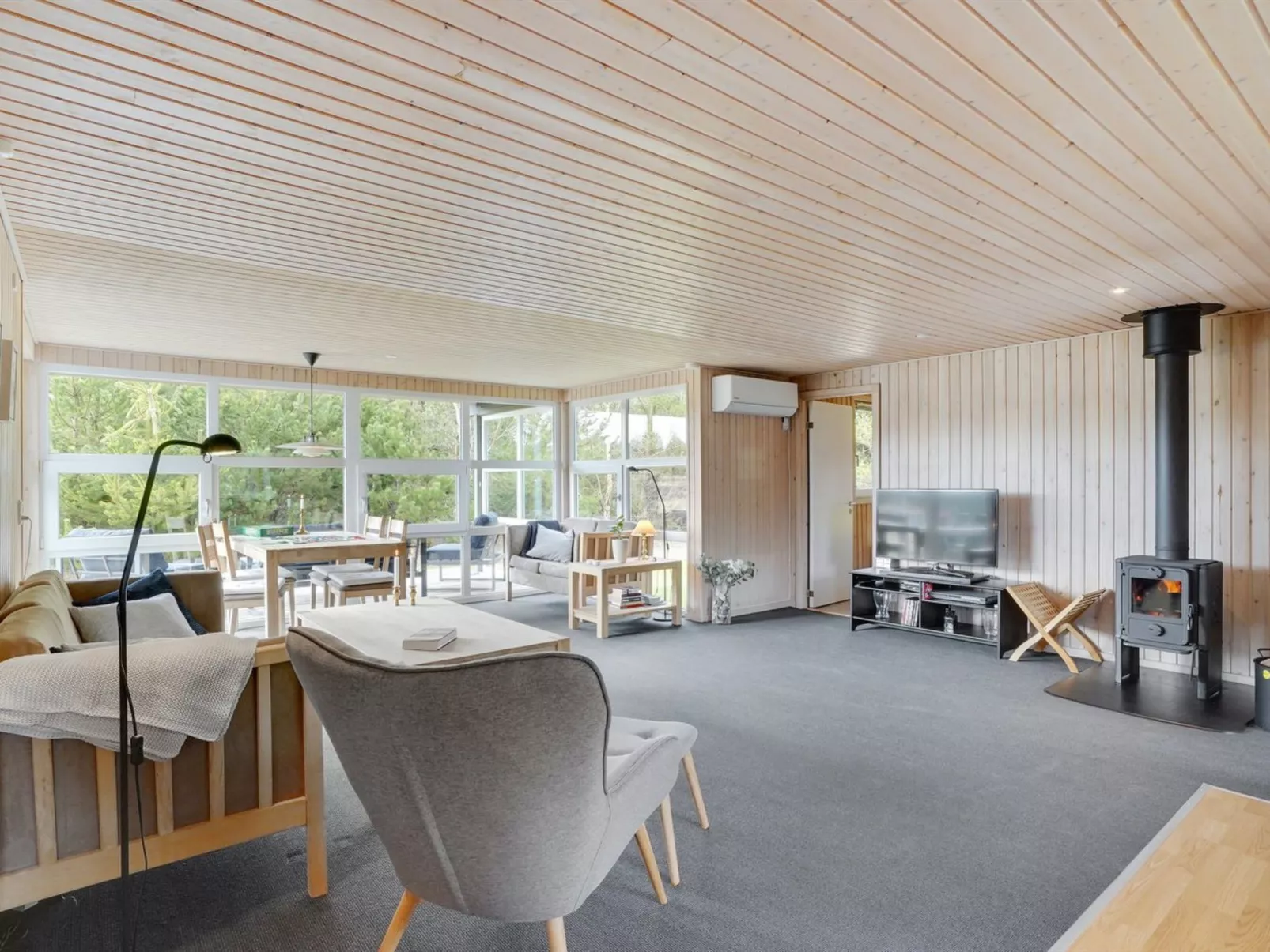 "Asmir" - 1.1km from the sea-Binnen