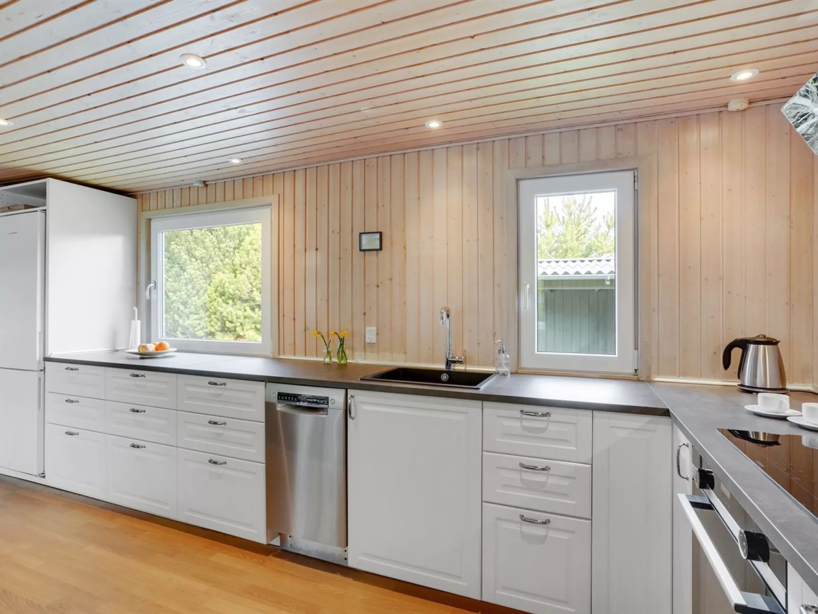 "Asmir" - 1.1km from the sea-Binnen