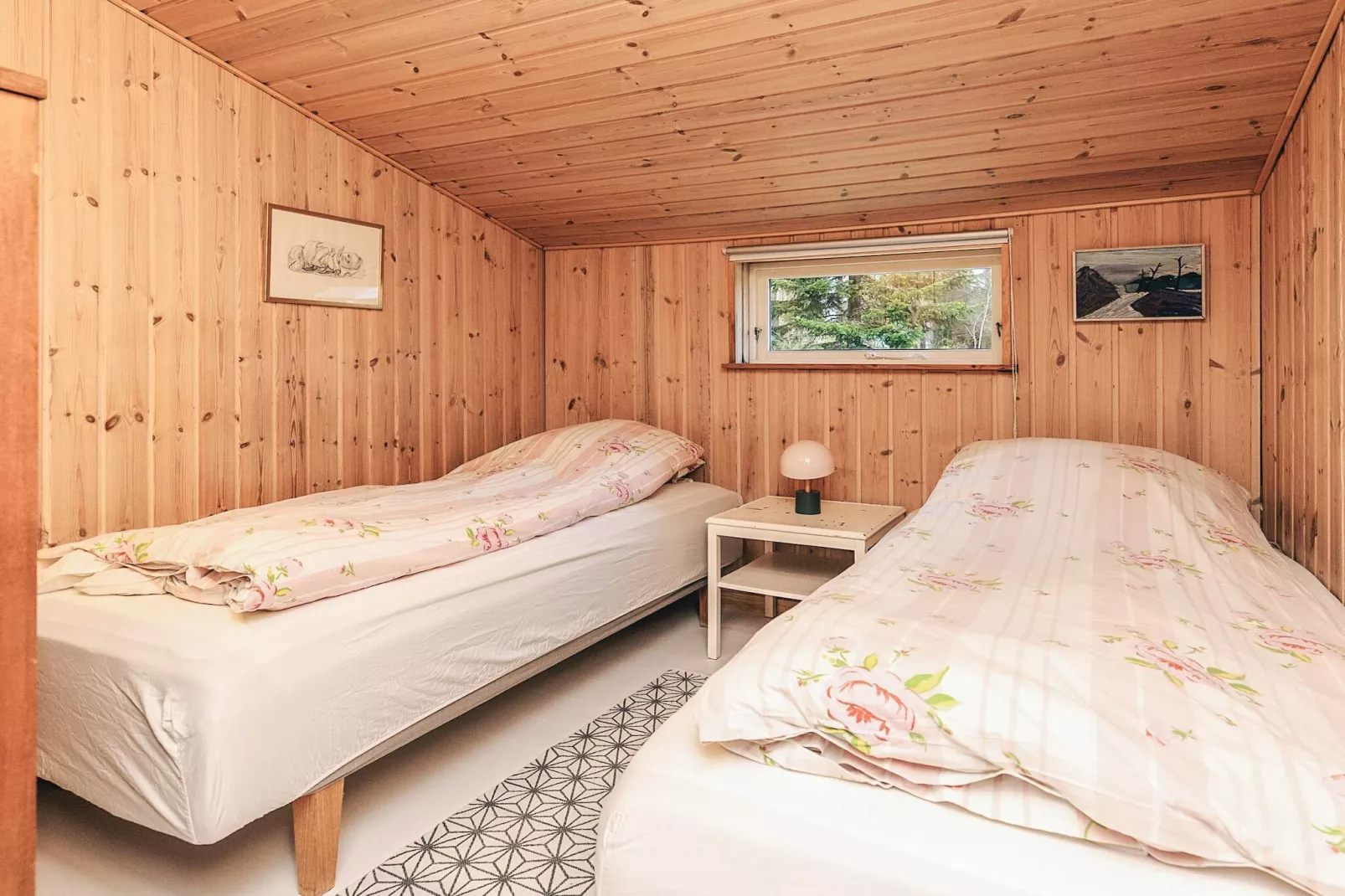 Kusthut met hottub-Binnen