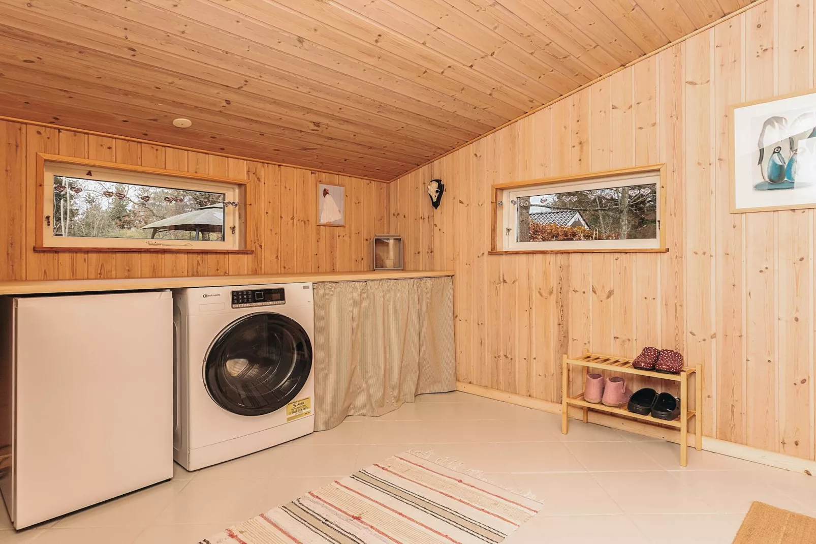 Kusthut met hottub-Binnen