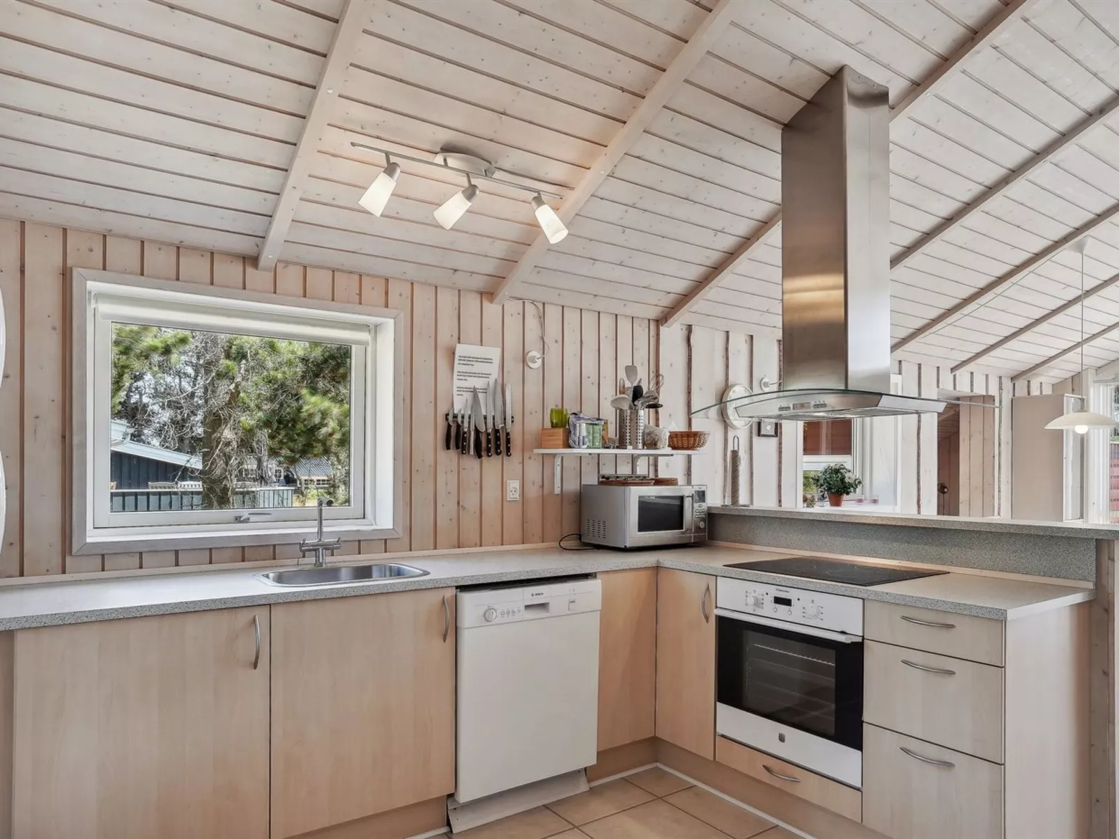 "Hialmar" - 300m from the sea