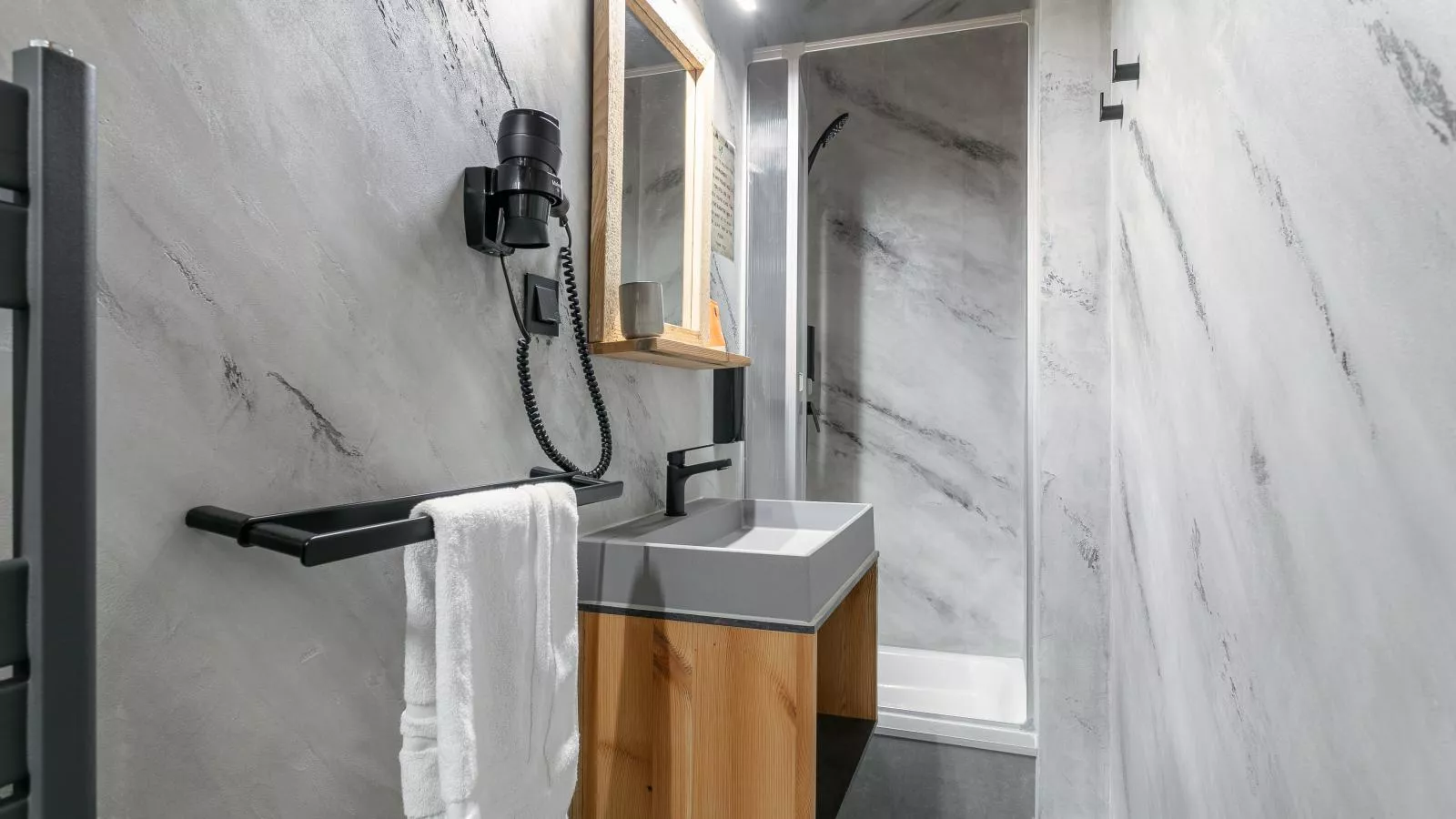 Bergzeit Hollersbach L-Badkamer