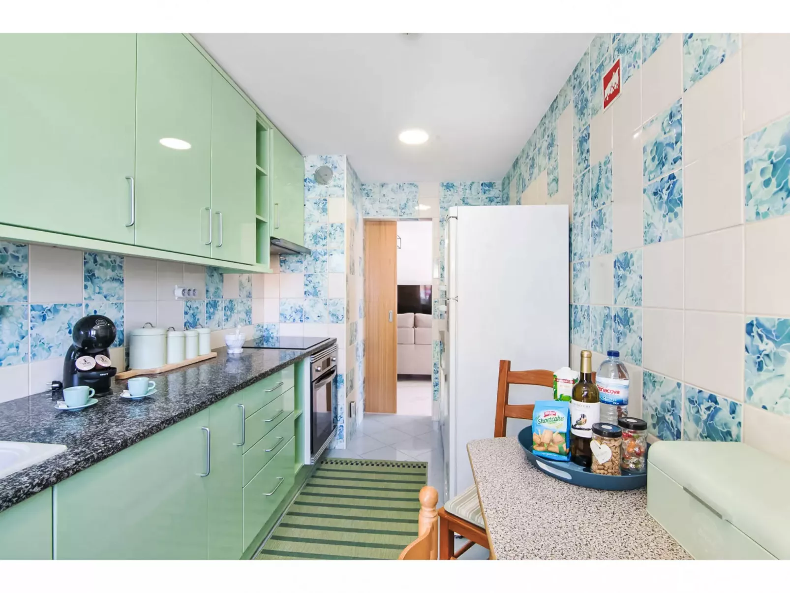 W Marina - Sunny Way-Binnen