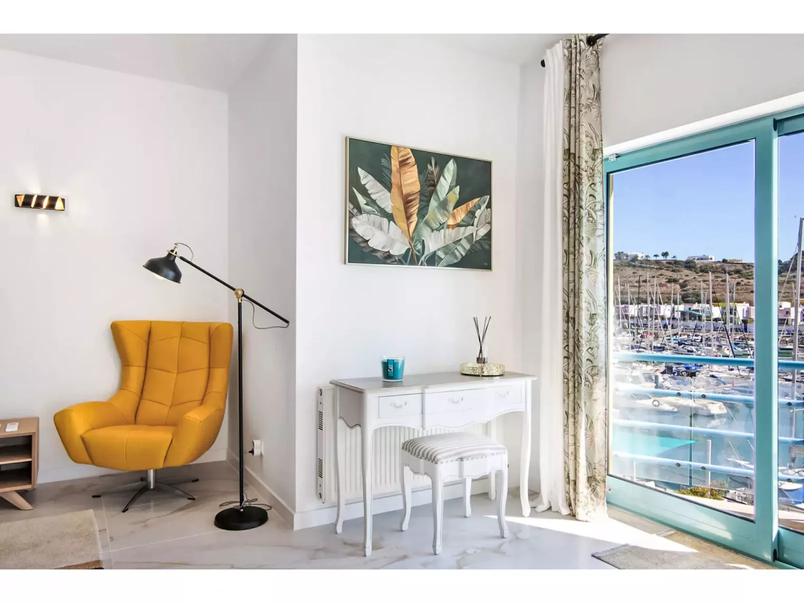 W Marina - Sunny Way-Binnen