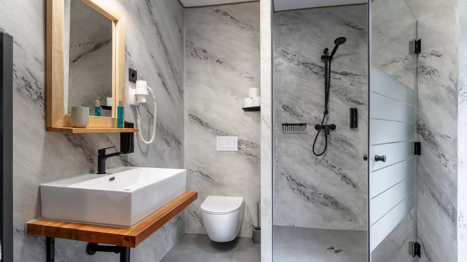 Bergzeit Hollersbach L-Badkamer