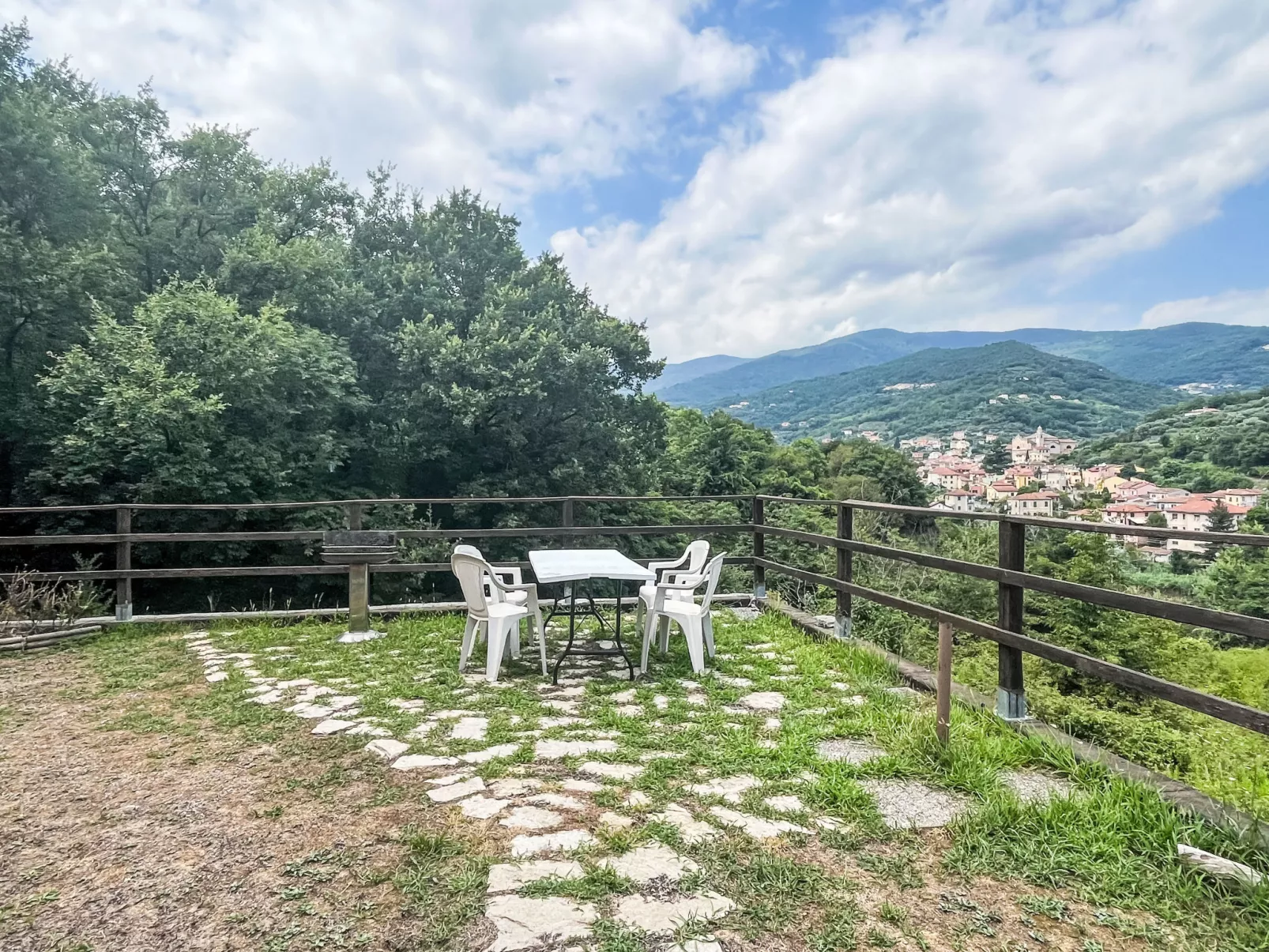 Le radici dell´ulivo-Buiten