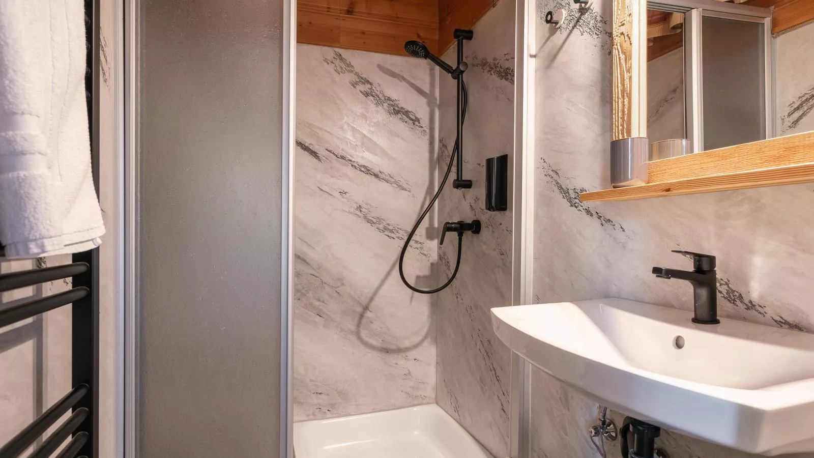 Bergzeit Hollersbach L-Badkamer