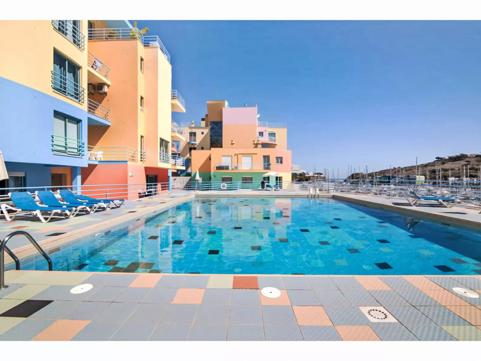 W Marina - Sunny Way-Buiten