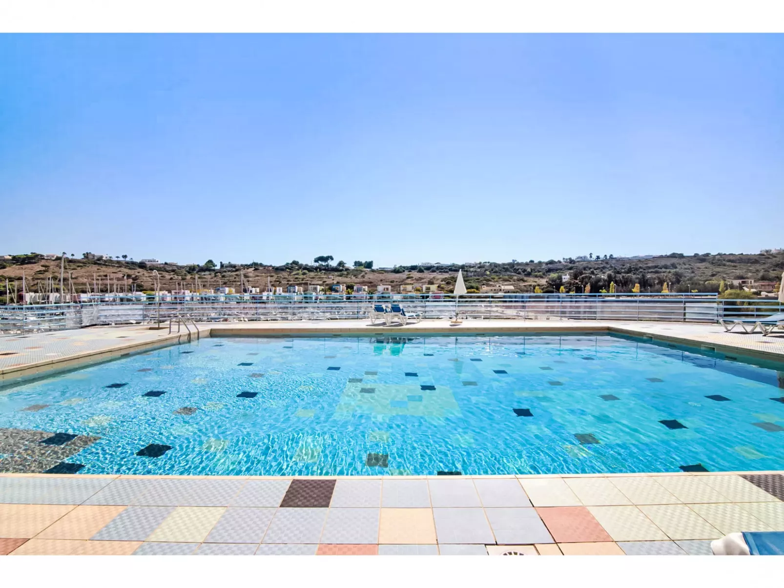 W Marina - Sunny Way-Buiten