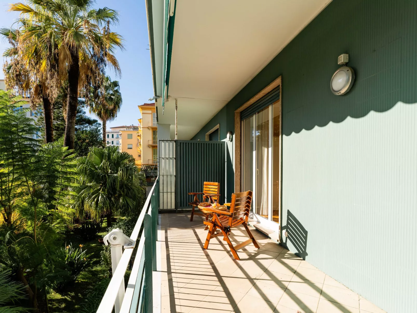 Sunshine Dreams-Buiten