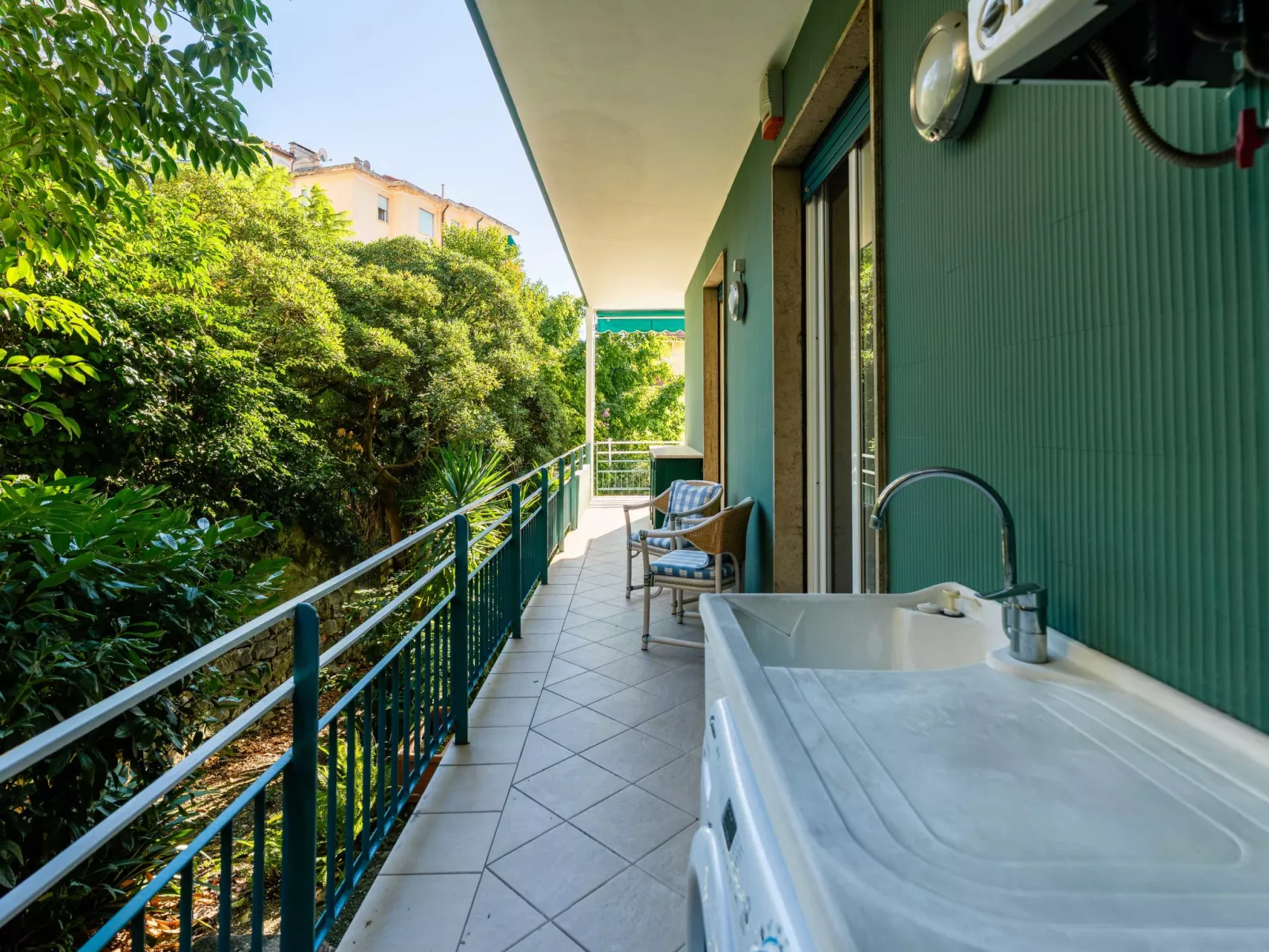 Sunshine Dreams-Buiten