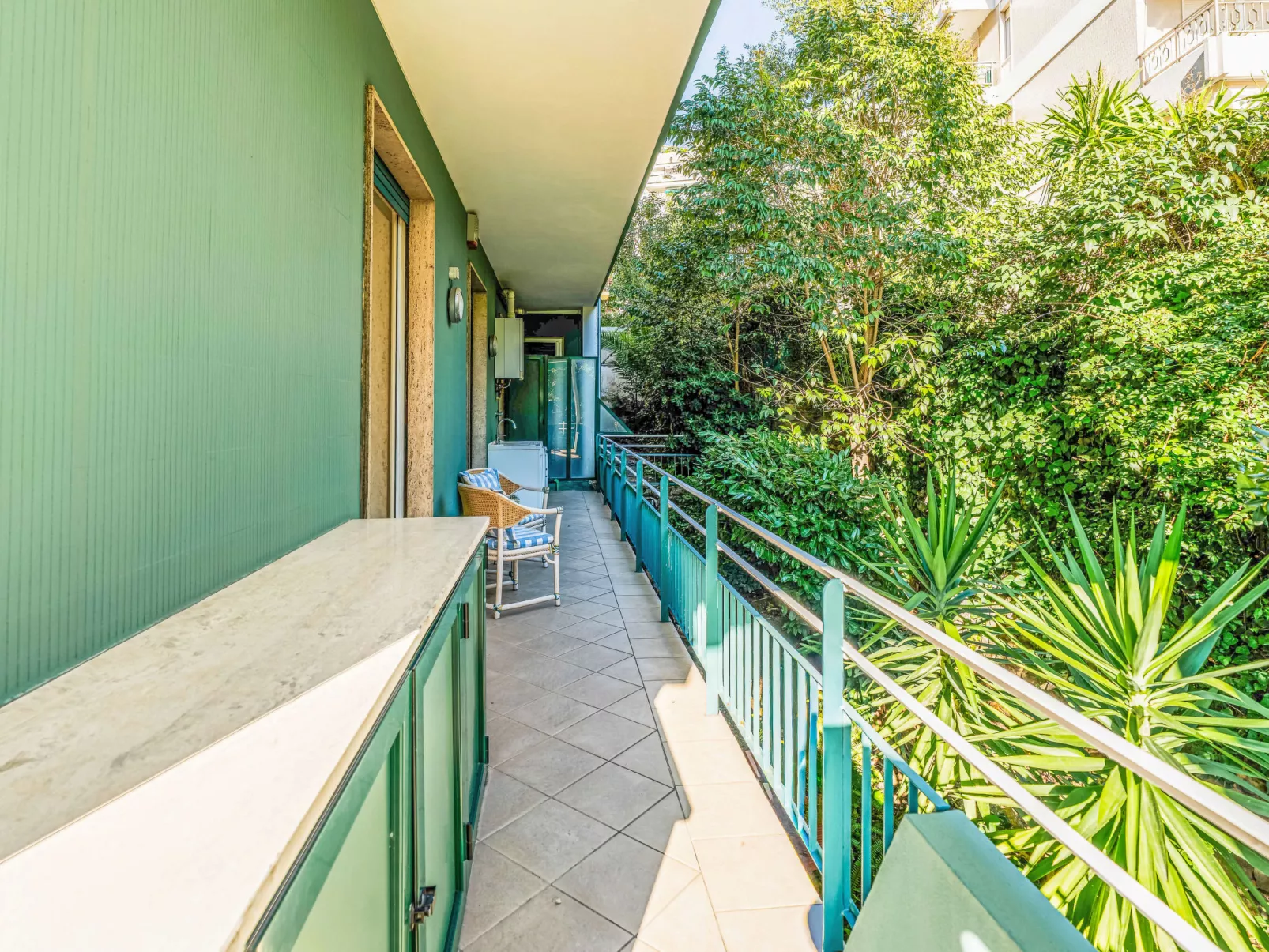 Sunshine Dreams-Buiten