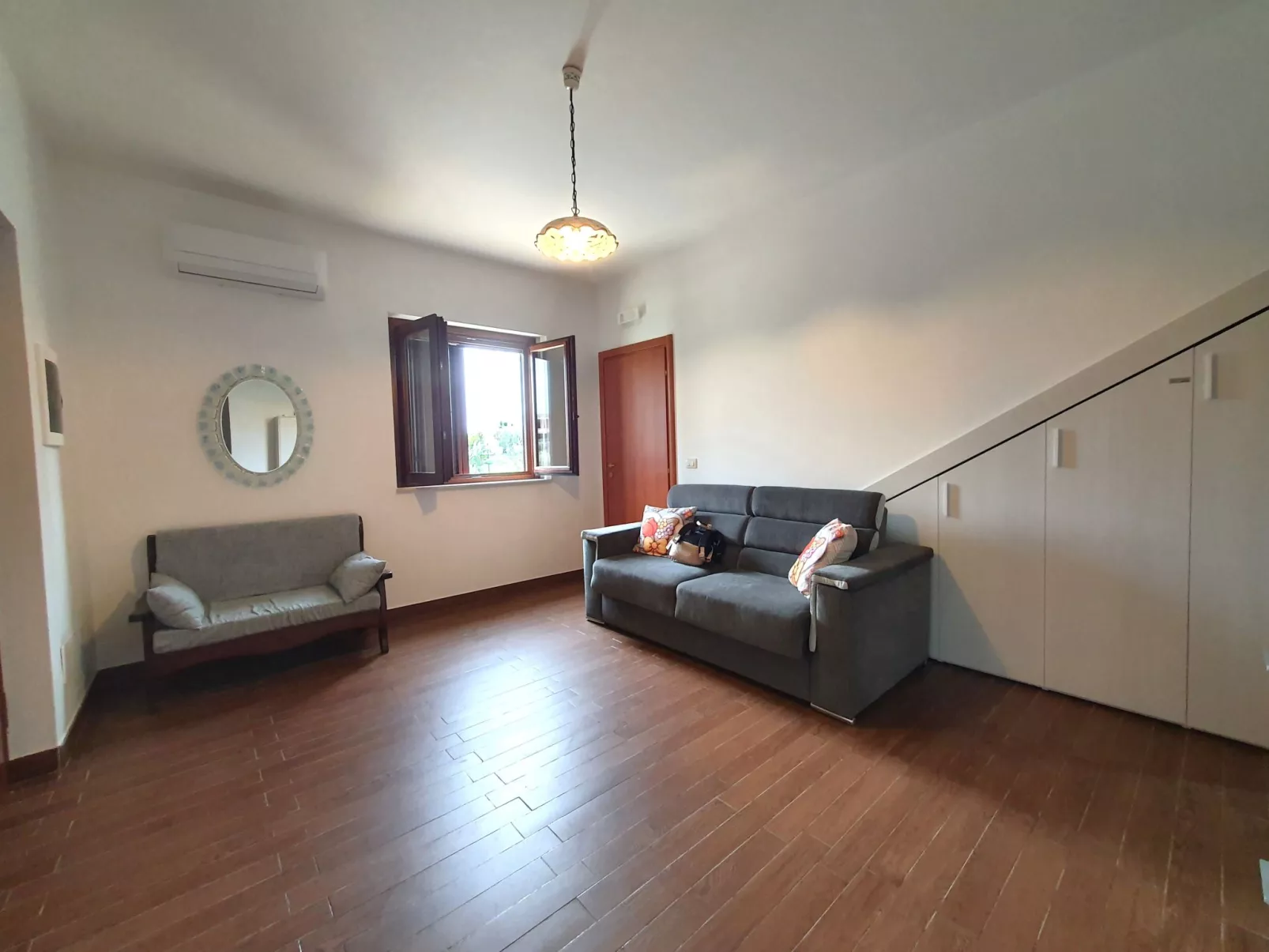 Scrusciu do vientu-Binnen