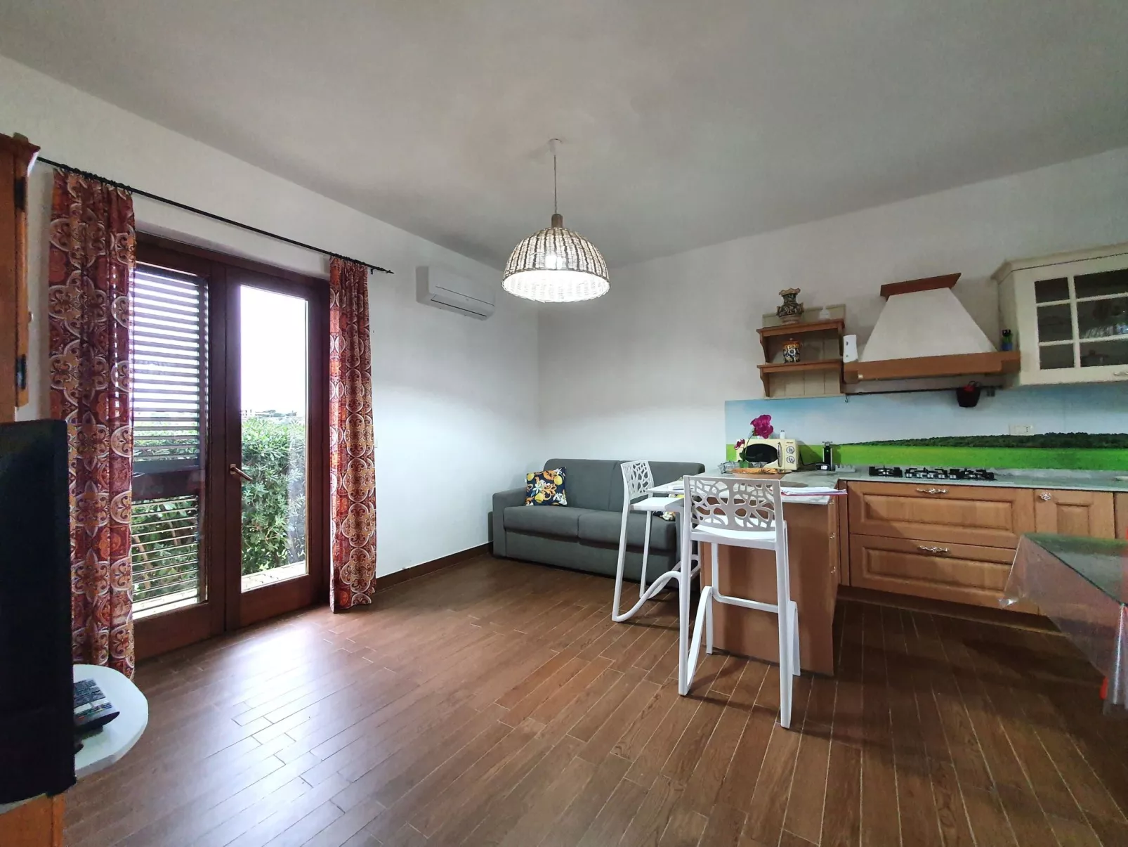 Scrusciu do vientu-Binnen