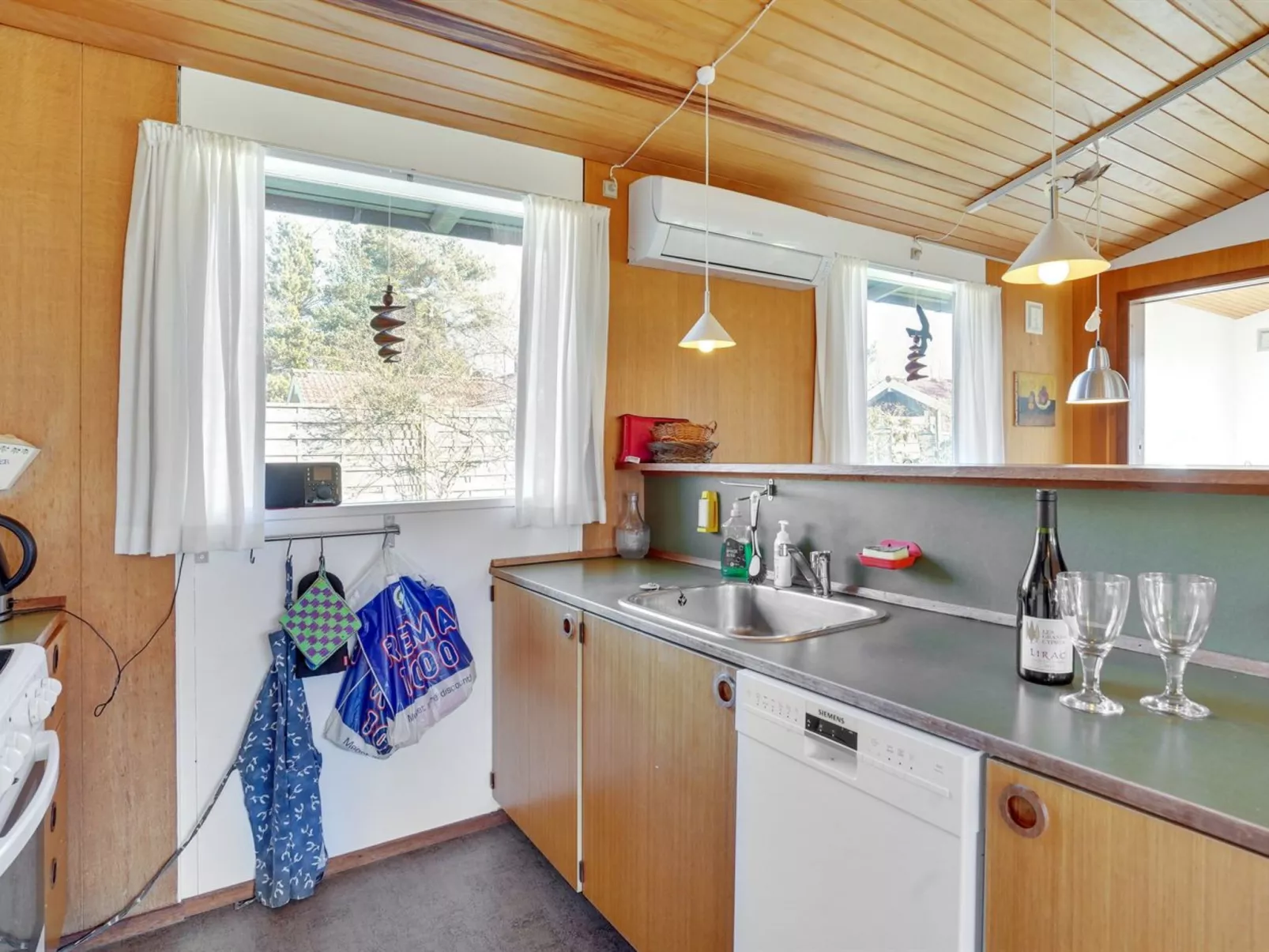 "Odstanus" - 575m from the sea-Binnen