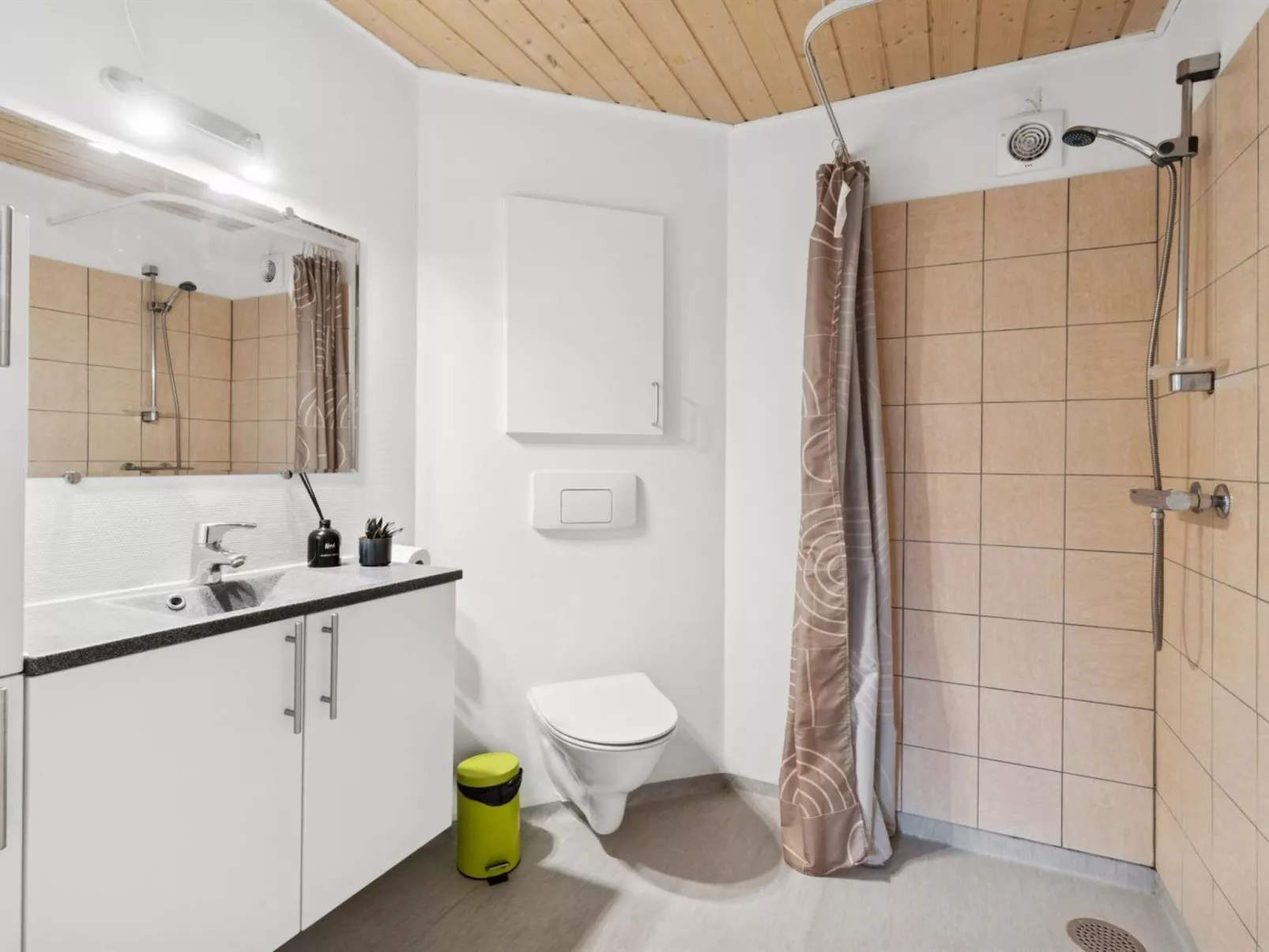 "Algeth" - 350m from the sea-Binnen