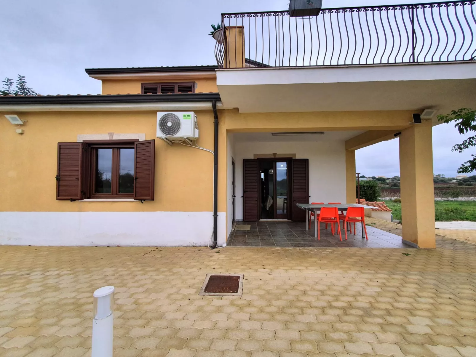 Scrusciu do vientu-Buiten