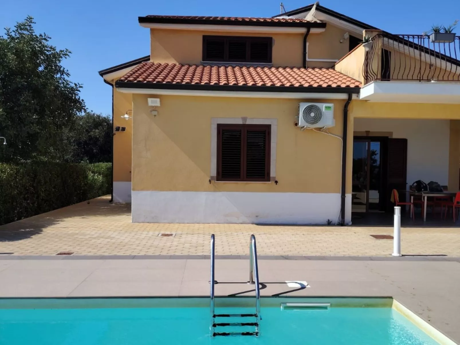 Scrusciu do vientu-Buiten