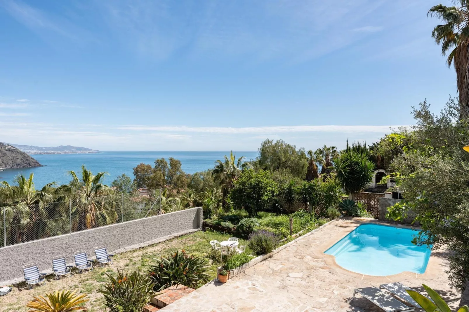 CT 269 GR - Faro's Sun Beach & More in Almuñecar