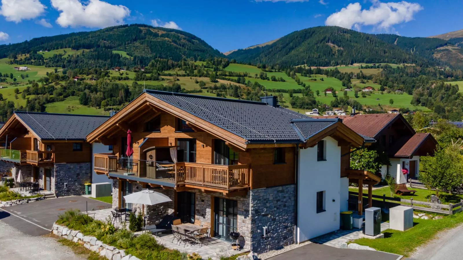 Tauernlodge Chalet Edelweiß-Buitenkant zomer