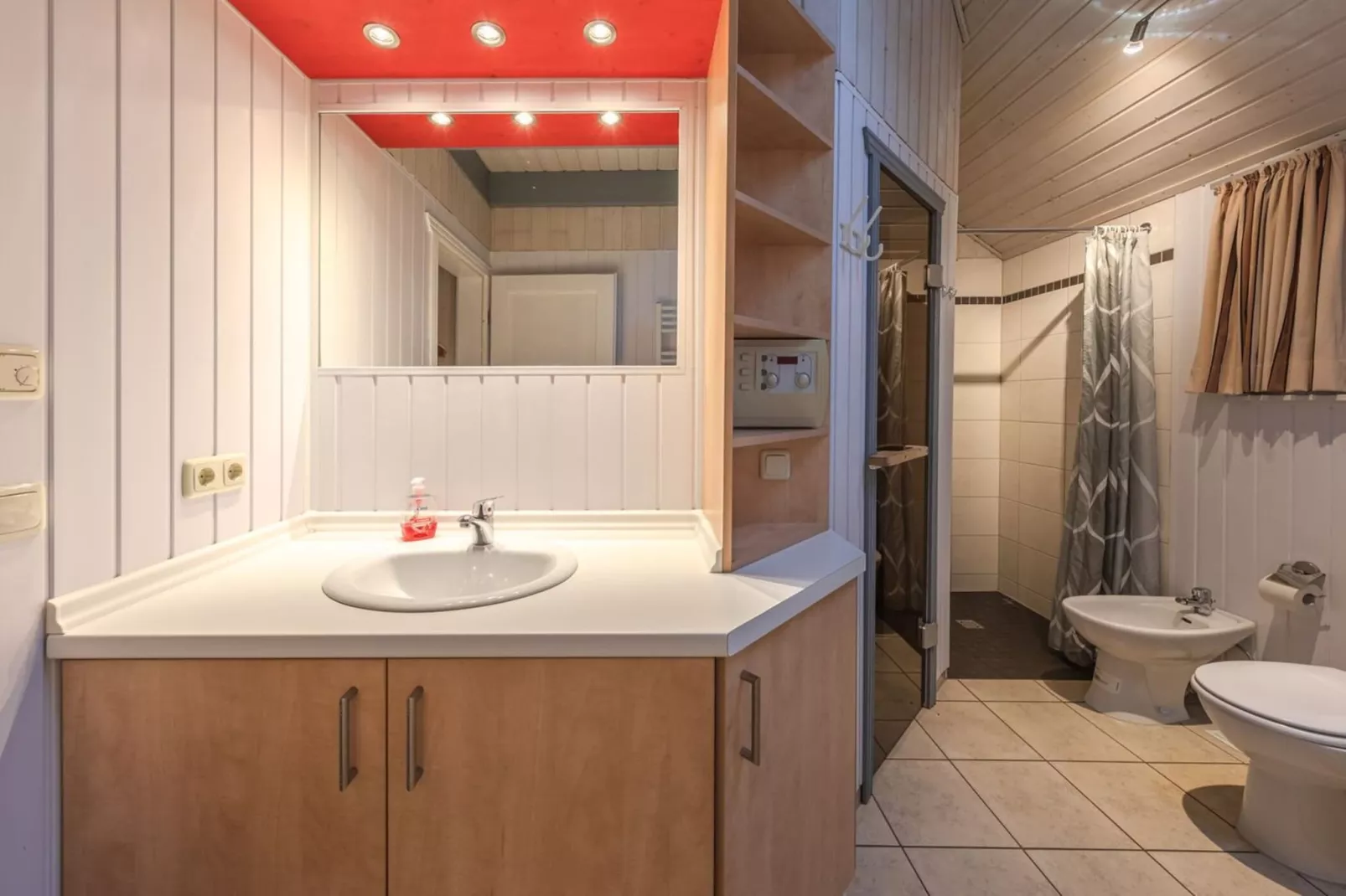 Seeschwalbe Classic 283-Badkamer